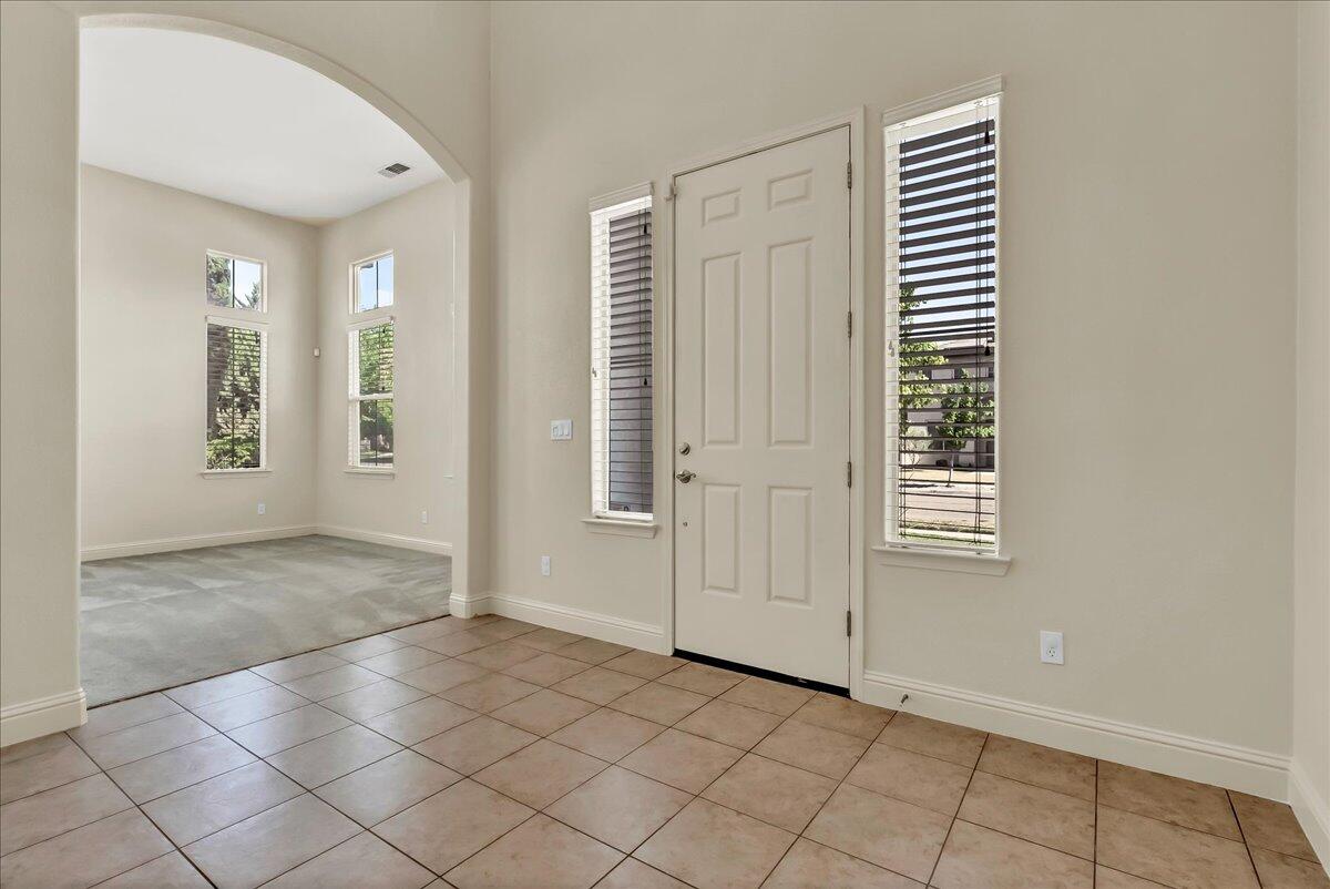 2591 Riviera Ct, Tulare, CA 93274