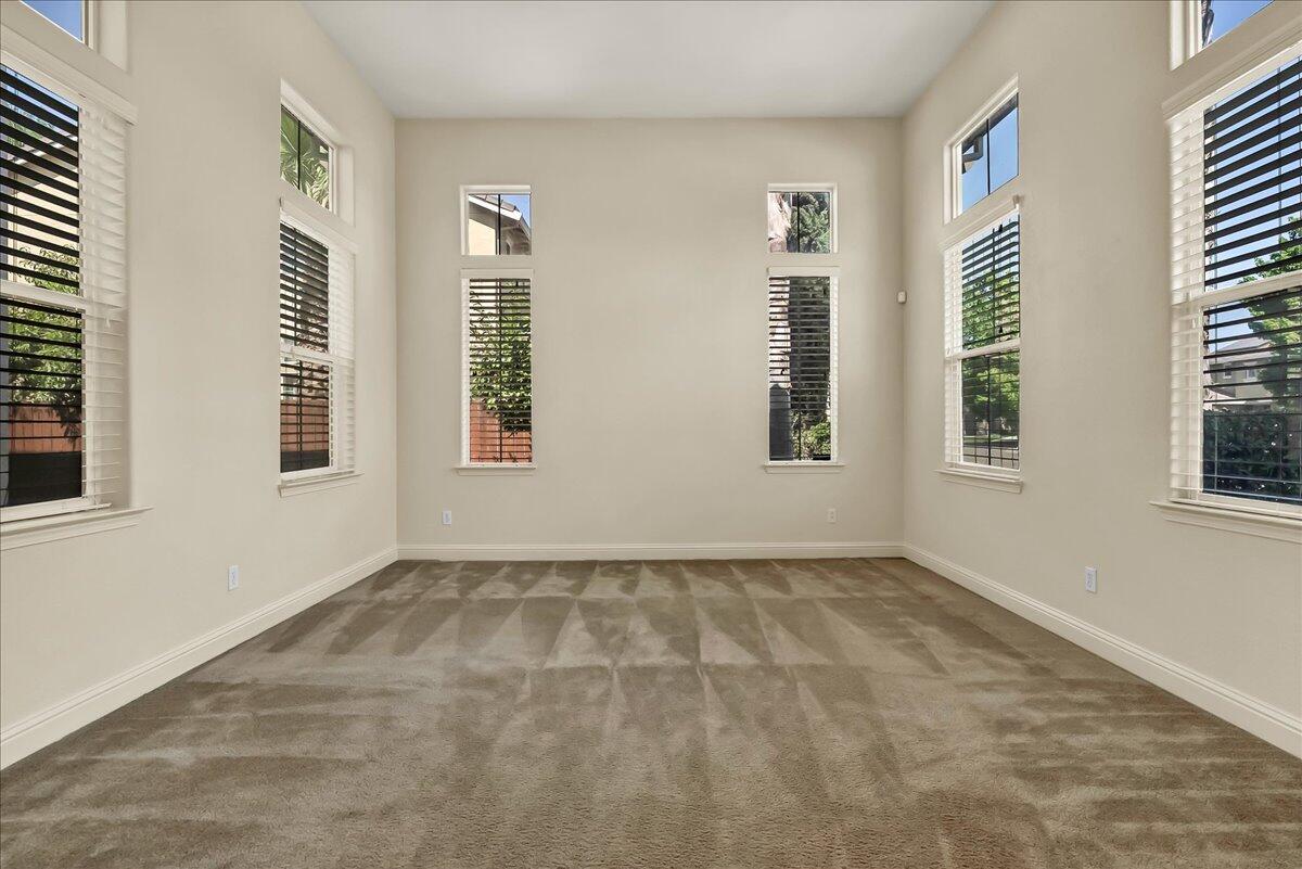 2591 Riviera Ct, Tulare, CA 93274