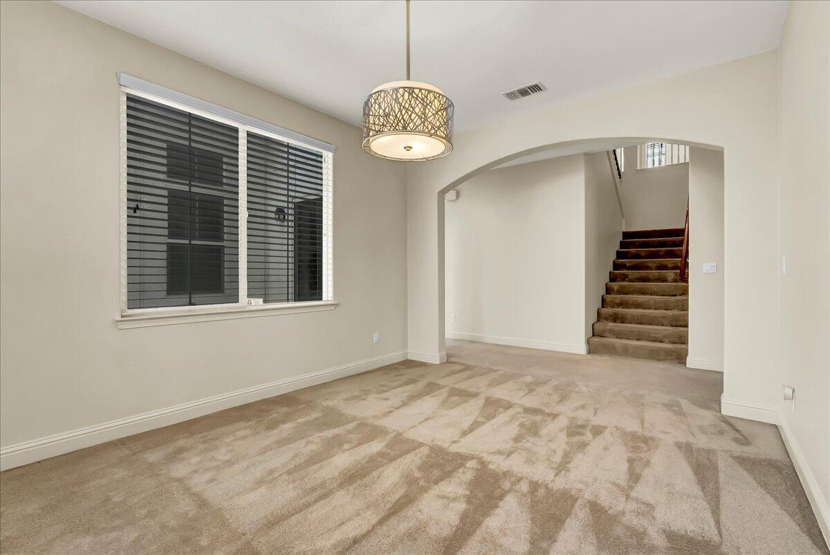 2591 Riviera Ct, Tulare, CA 93274