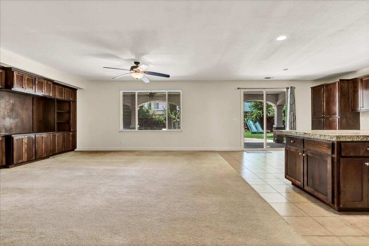 2591 Riviera Ct, Tulare, CA 93274