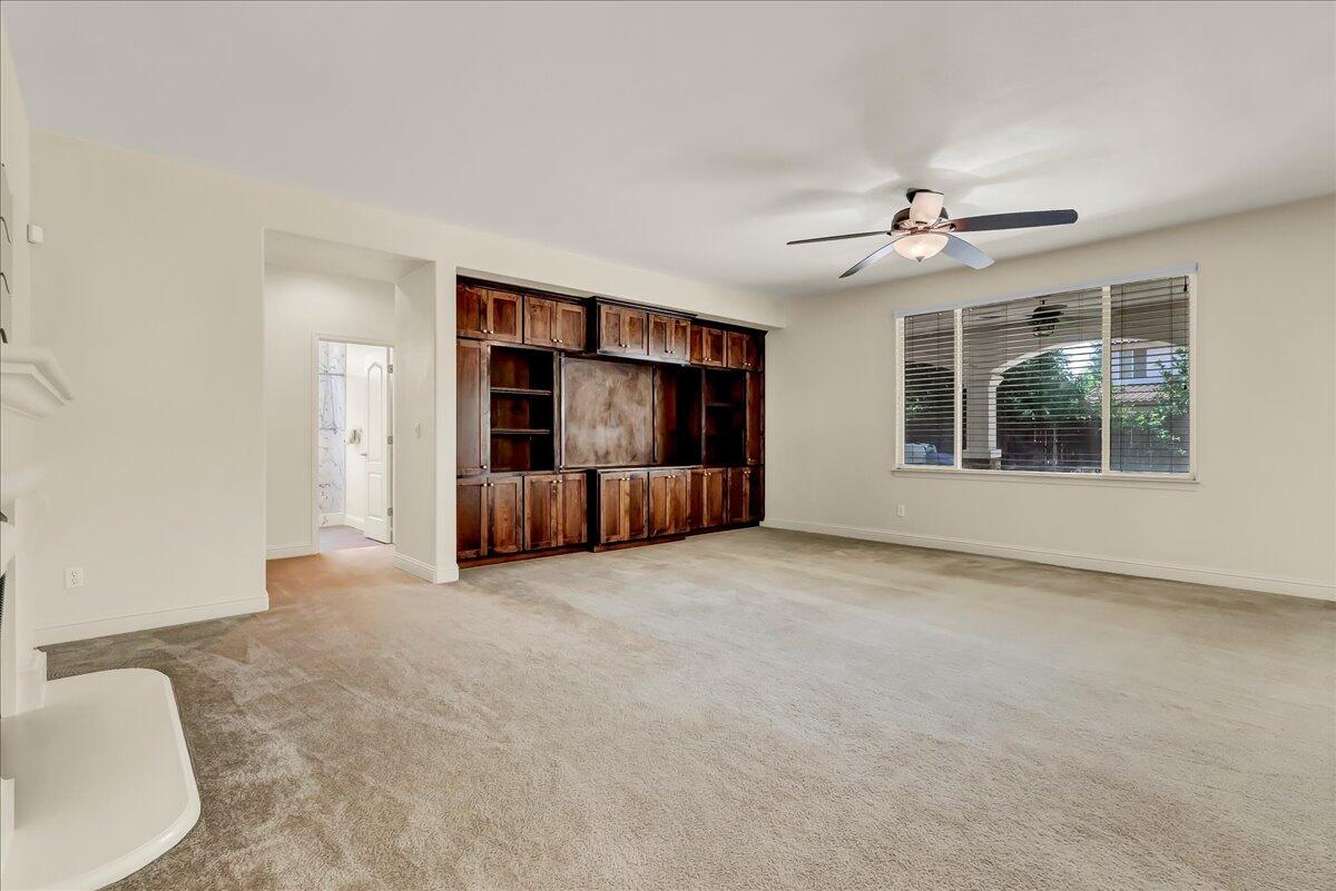 2591 Riviera Ct, Tulare, CA 93274