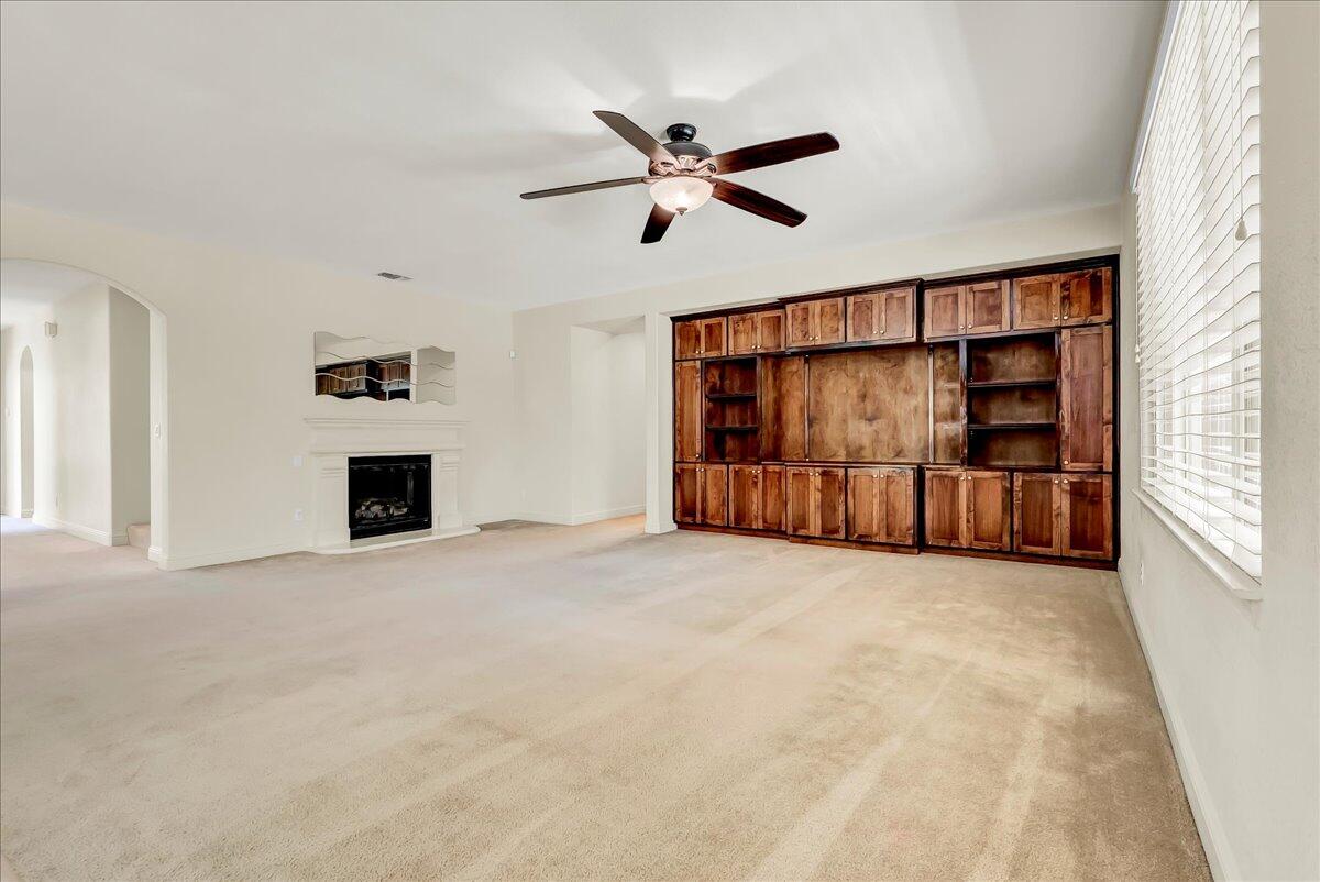 2591 Riviera Ct, Tulare, CA 93274