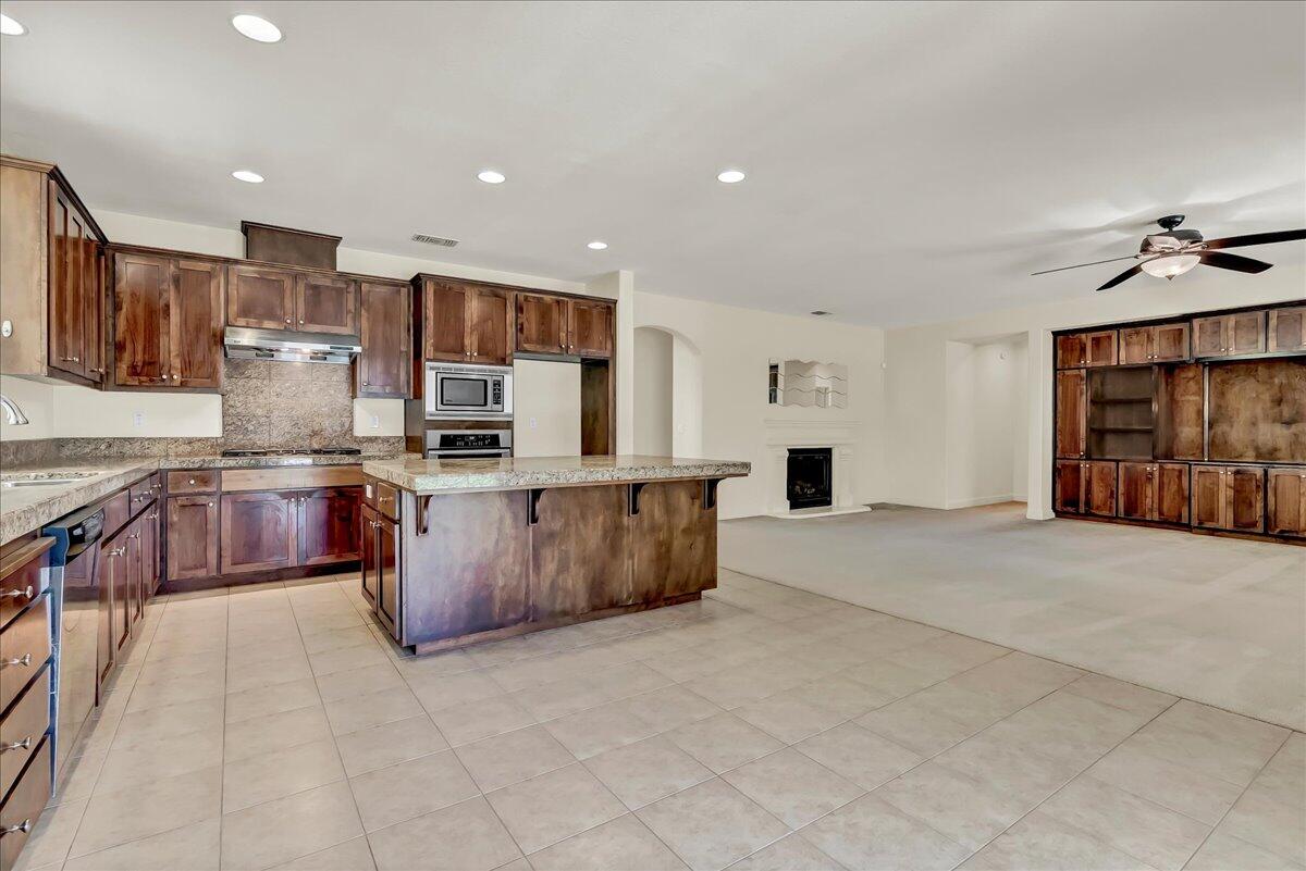 2591 Riviera Ct, Tulare, CA 93274