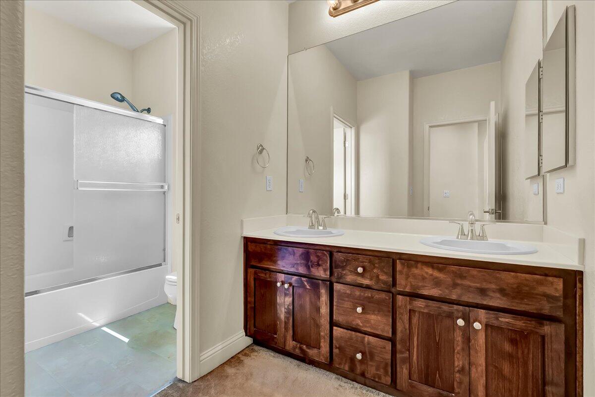 2591 Riviera Ct, Tulare, CA 93274