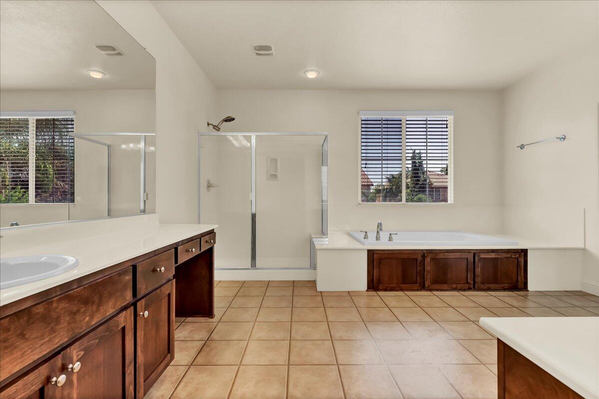 2591 Riviera Ct, Tulare, CA 93274