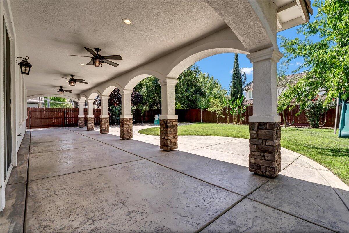 2591 Riviera Ct, Tulare, CA 93274