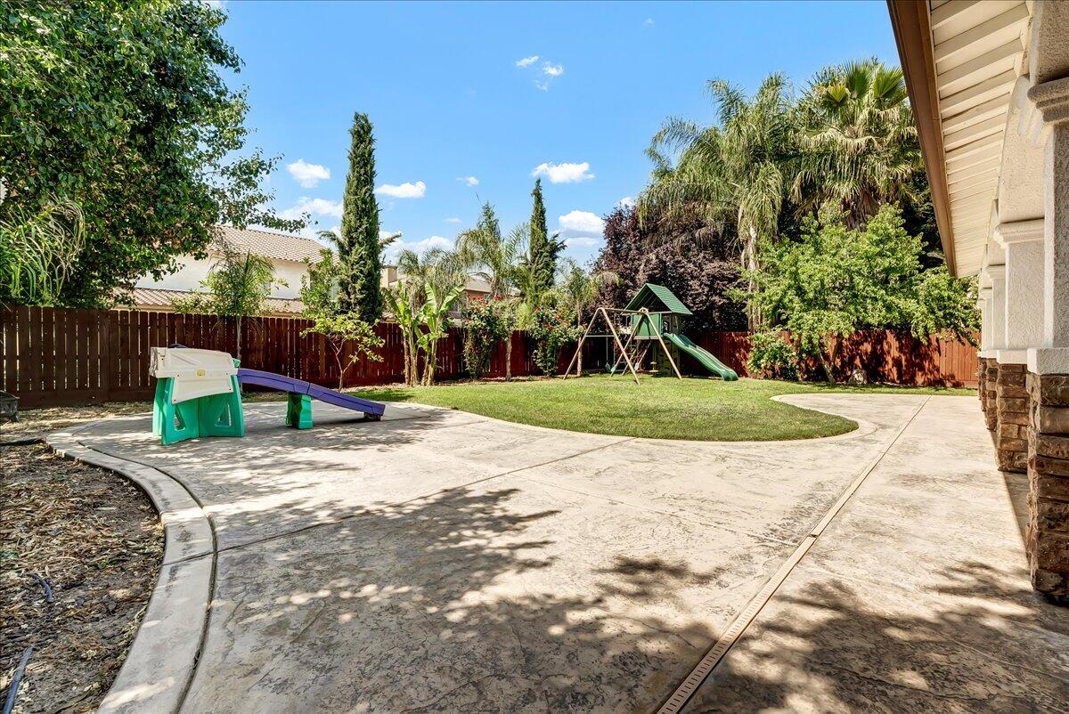 2591 Riviera Ct, Tulare, CA 93274