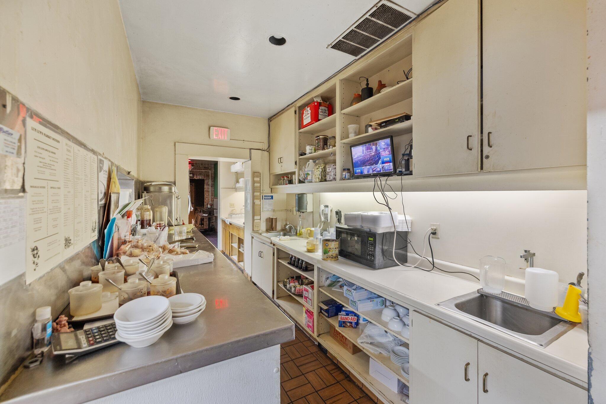 417 E Center Ave, Visalia, CA 93291