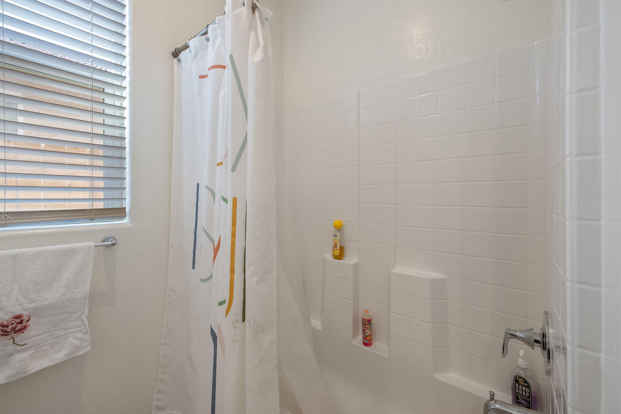 3432 N Atwood Ct, Visalia, CA 93291