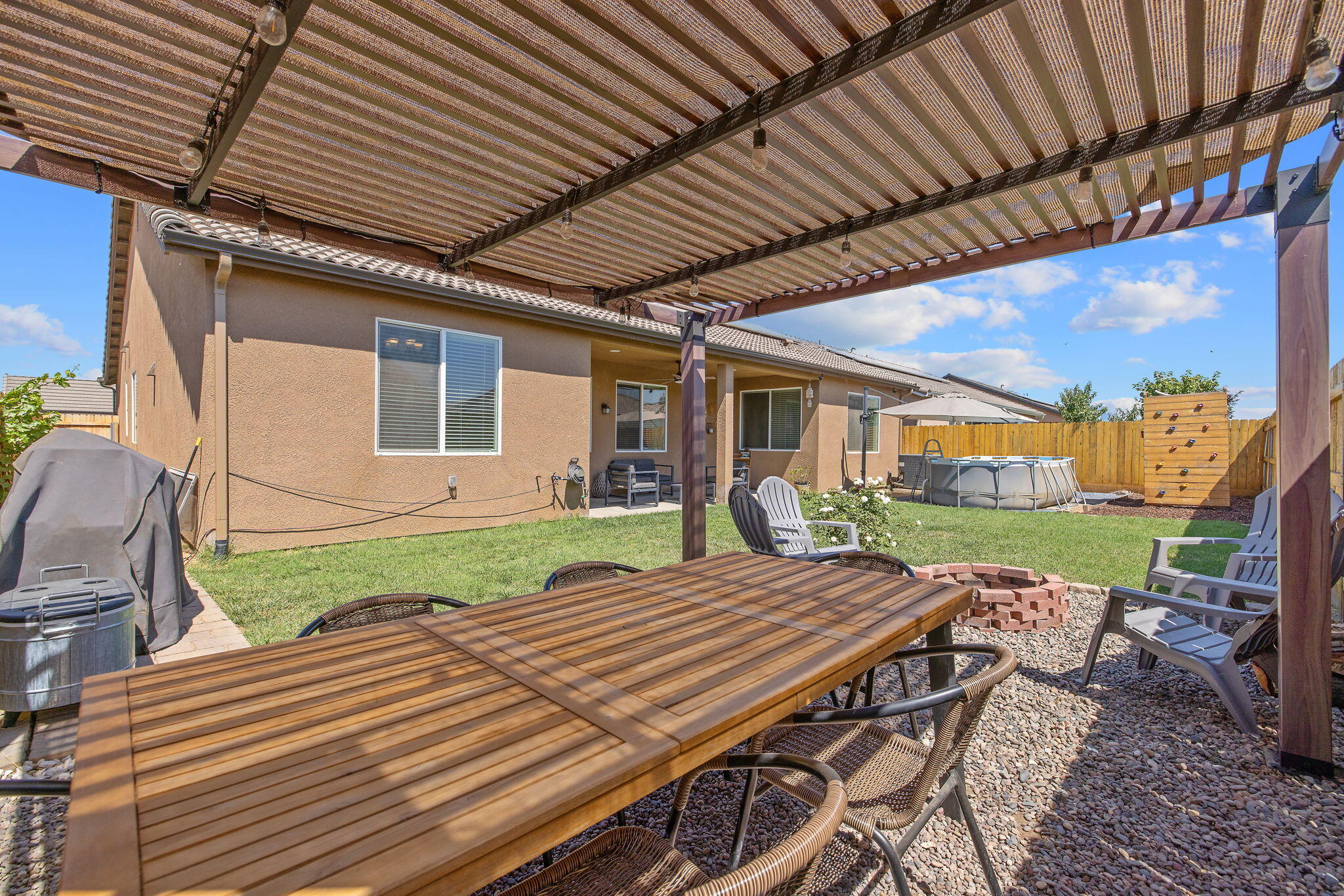 3432 N Atwood Ct, Visalia, CA 93291