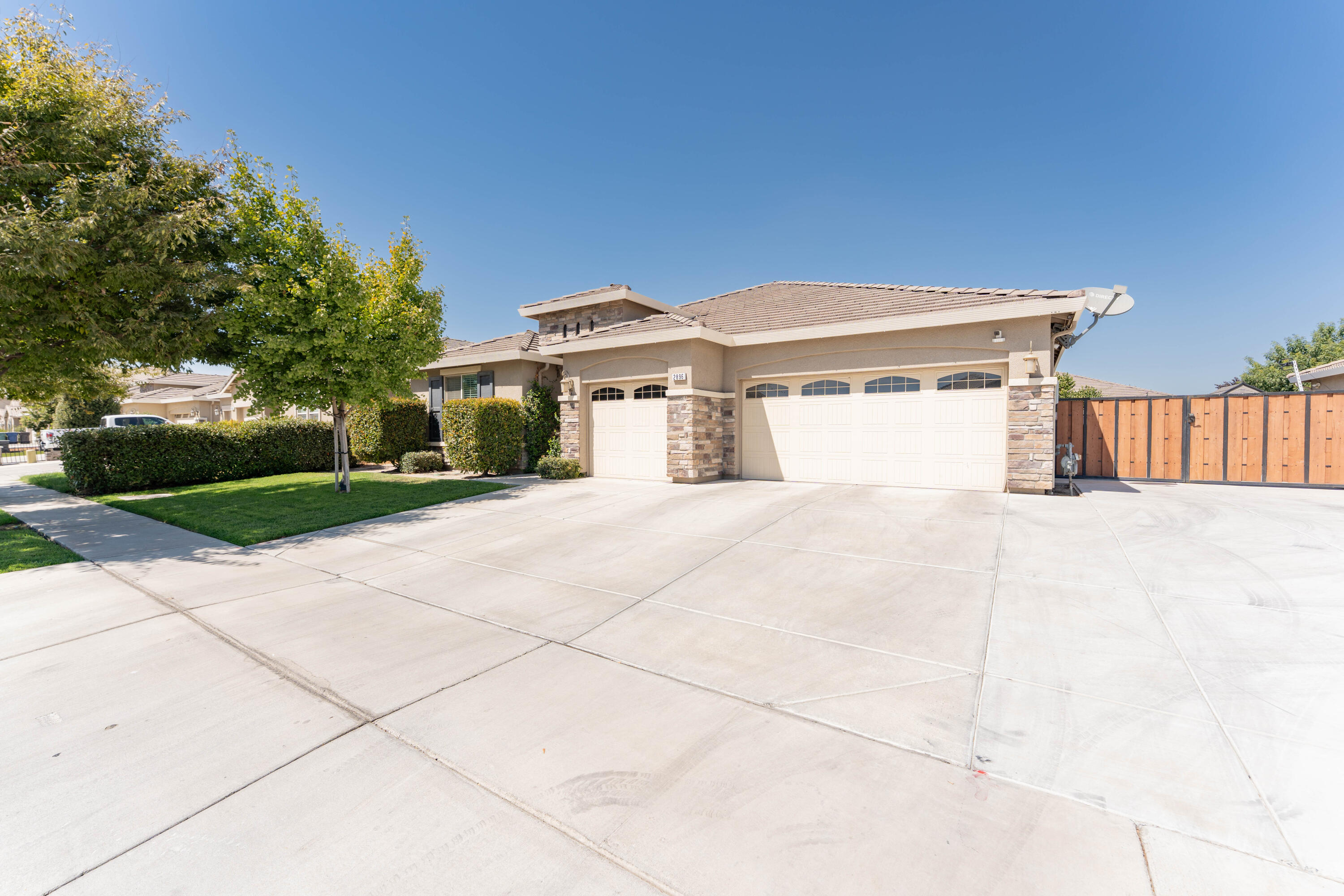 2896 Channel Reef Ave, Tulare, CA 93274