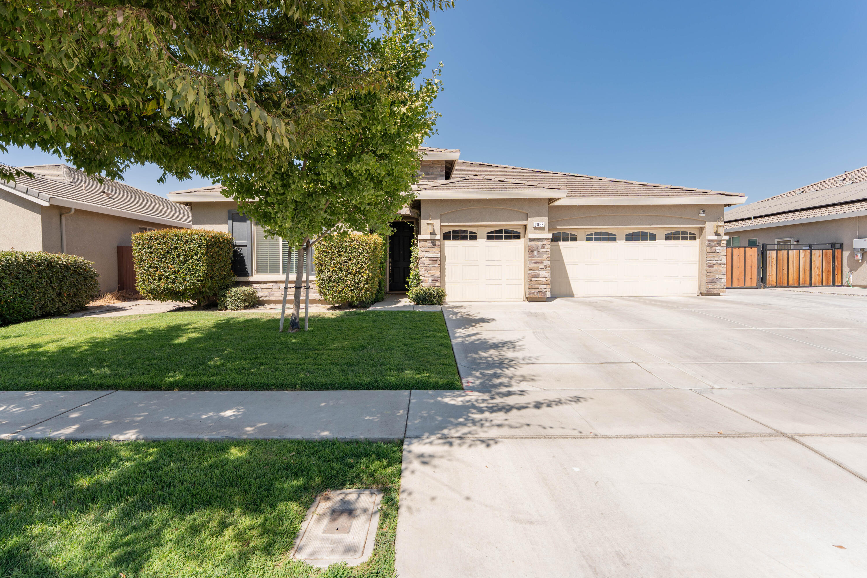 2896 Channel Reef Ave, Tulare, CA 93274