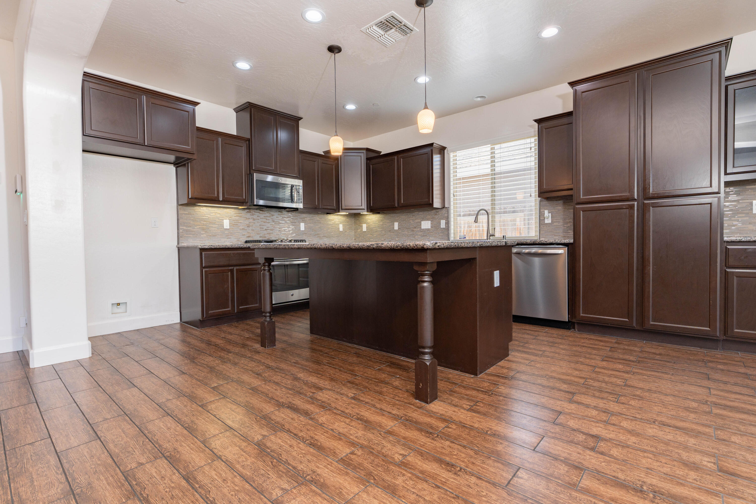 2896 Channel Reef Ave, Tulare, CA 93274