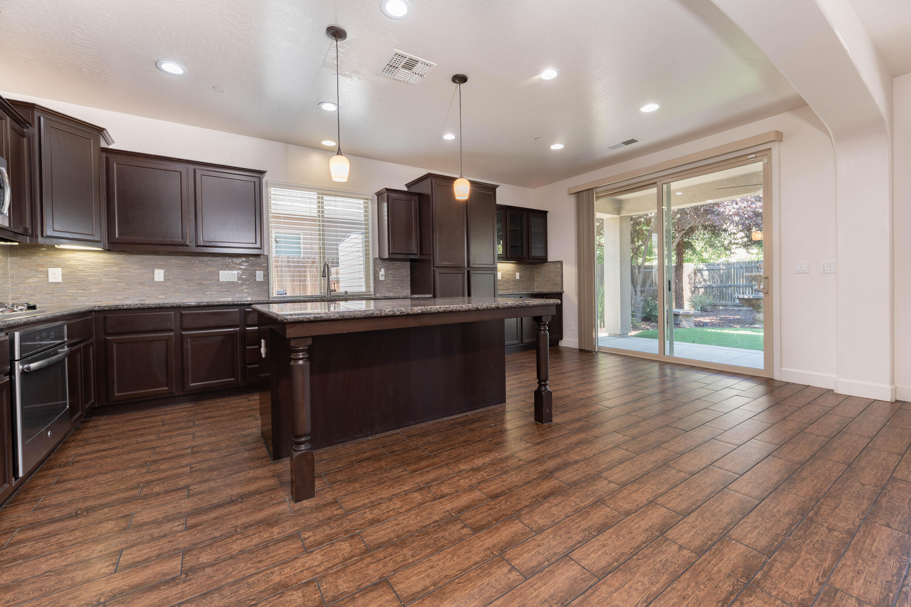 2896 Channel Reef Ave, Tulare, CA 93274
