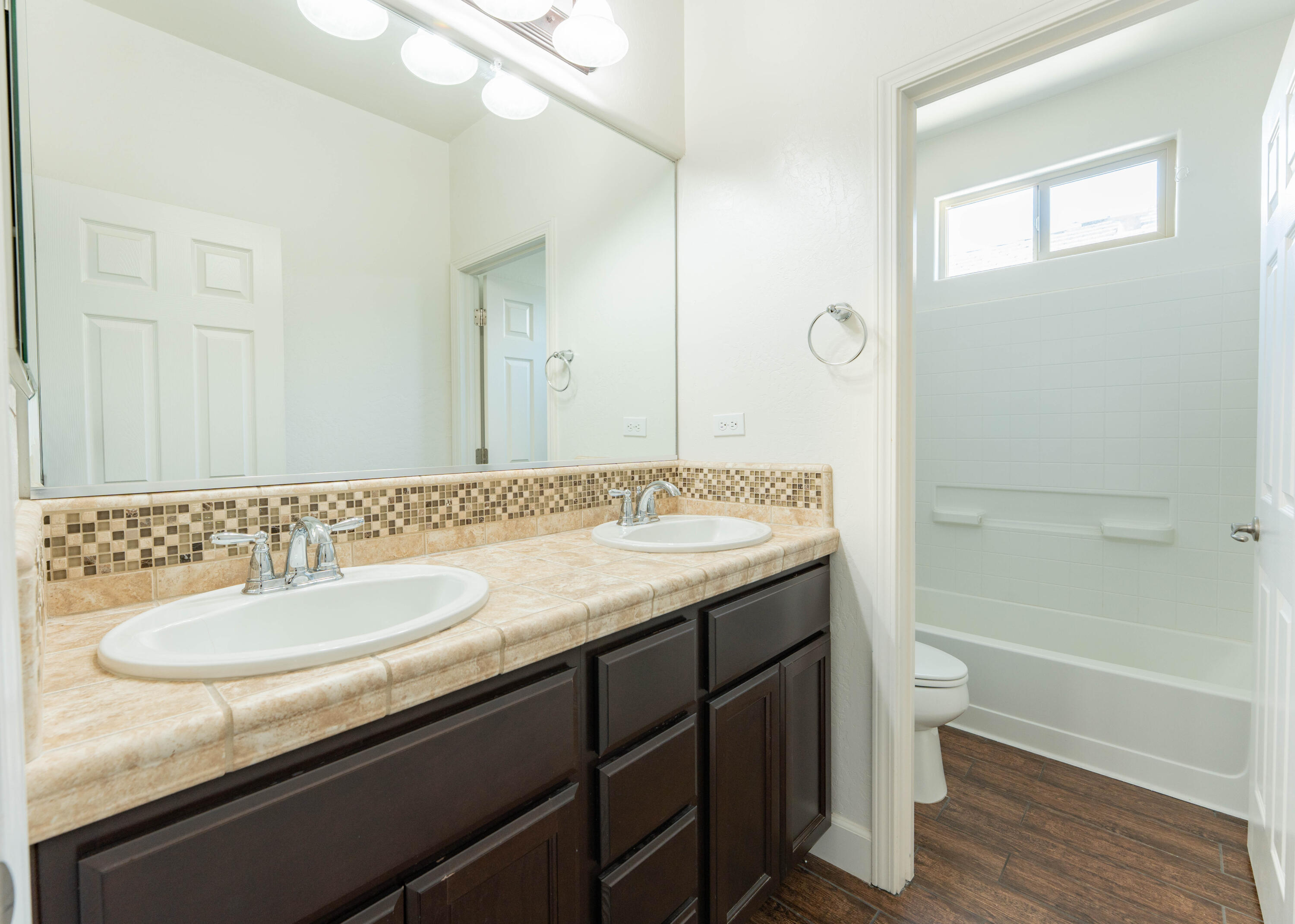 2896 Channel Reef Ave, Tulare, CA 93274