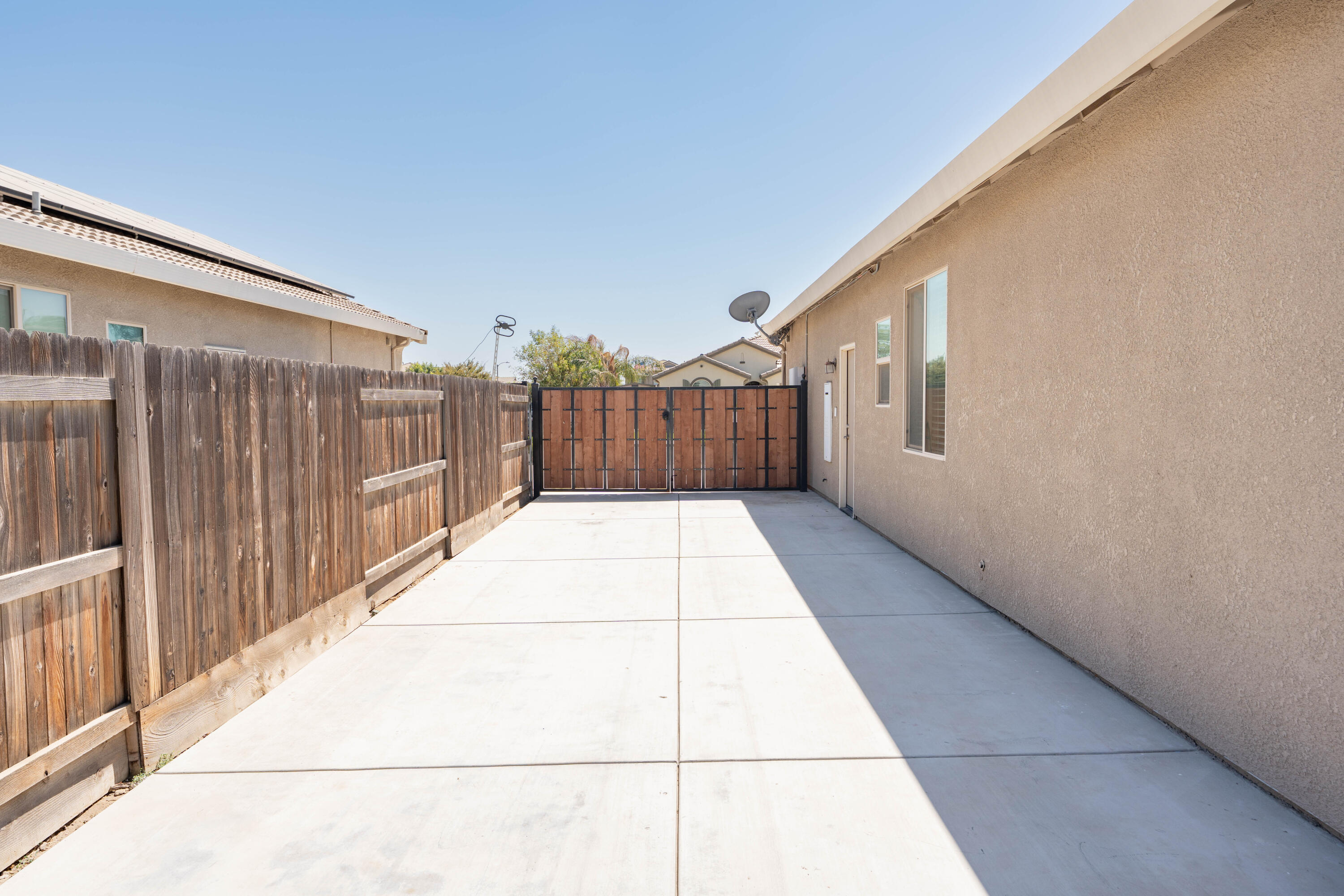 2896 Channel Reef Ave, Tulare, CA 93274
