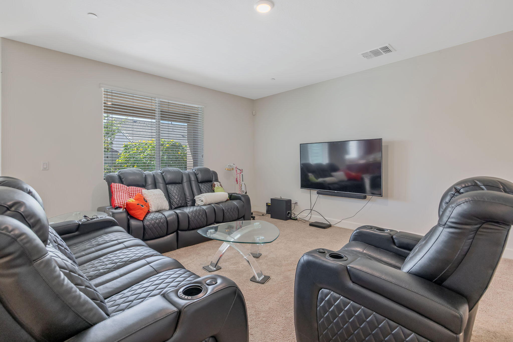 3043 Parks Ave, Tulare, CA 93274