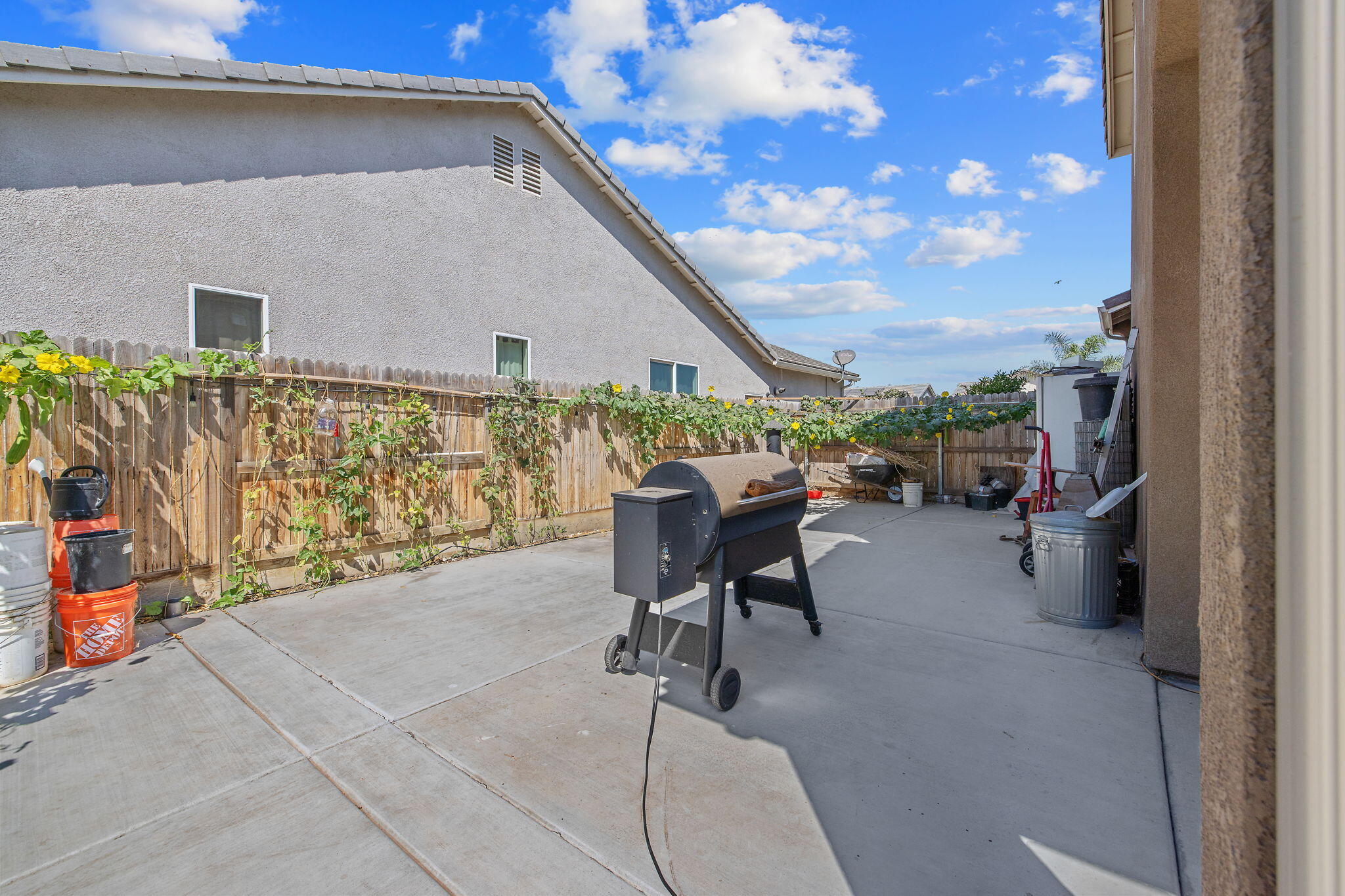 3043 Parks Ave, Tulare, CA 93274