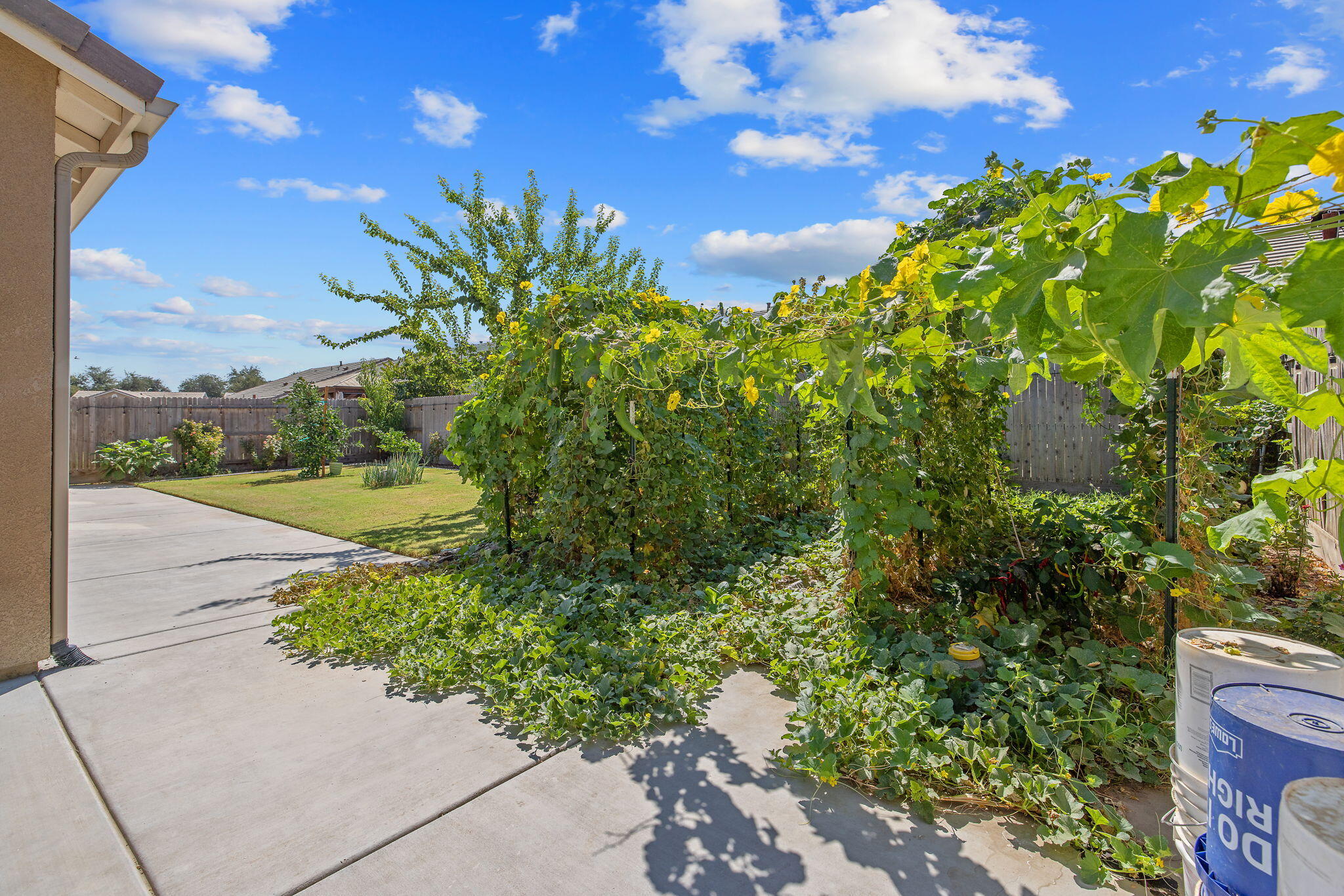 3043 Parks Ave, Tulare, CA 93274