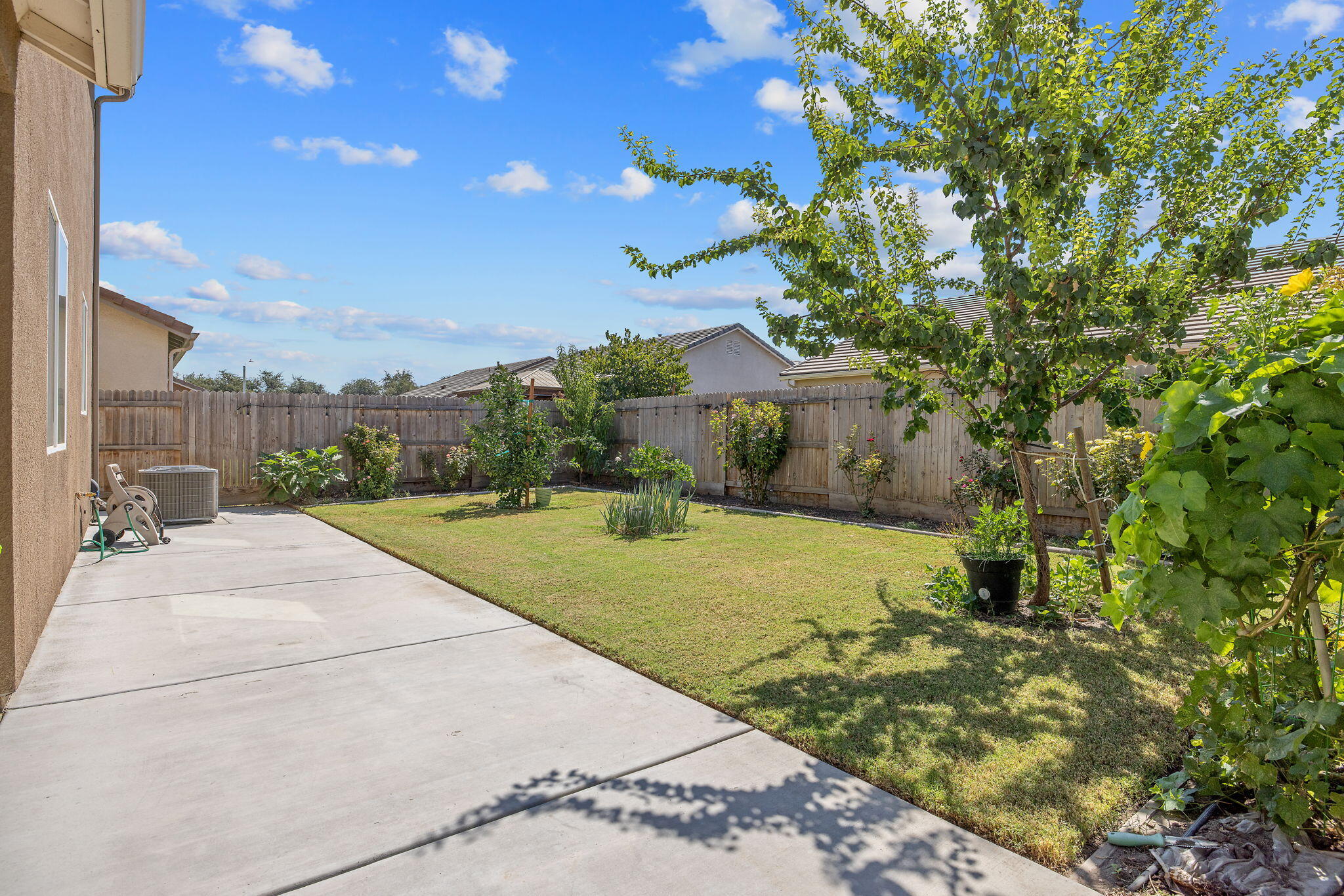 3043 Parks Ave, Tulare, CA 93274