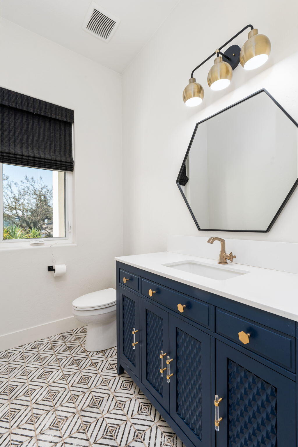 2222 Diamante Dr, Tulare, CA 93274