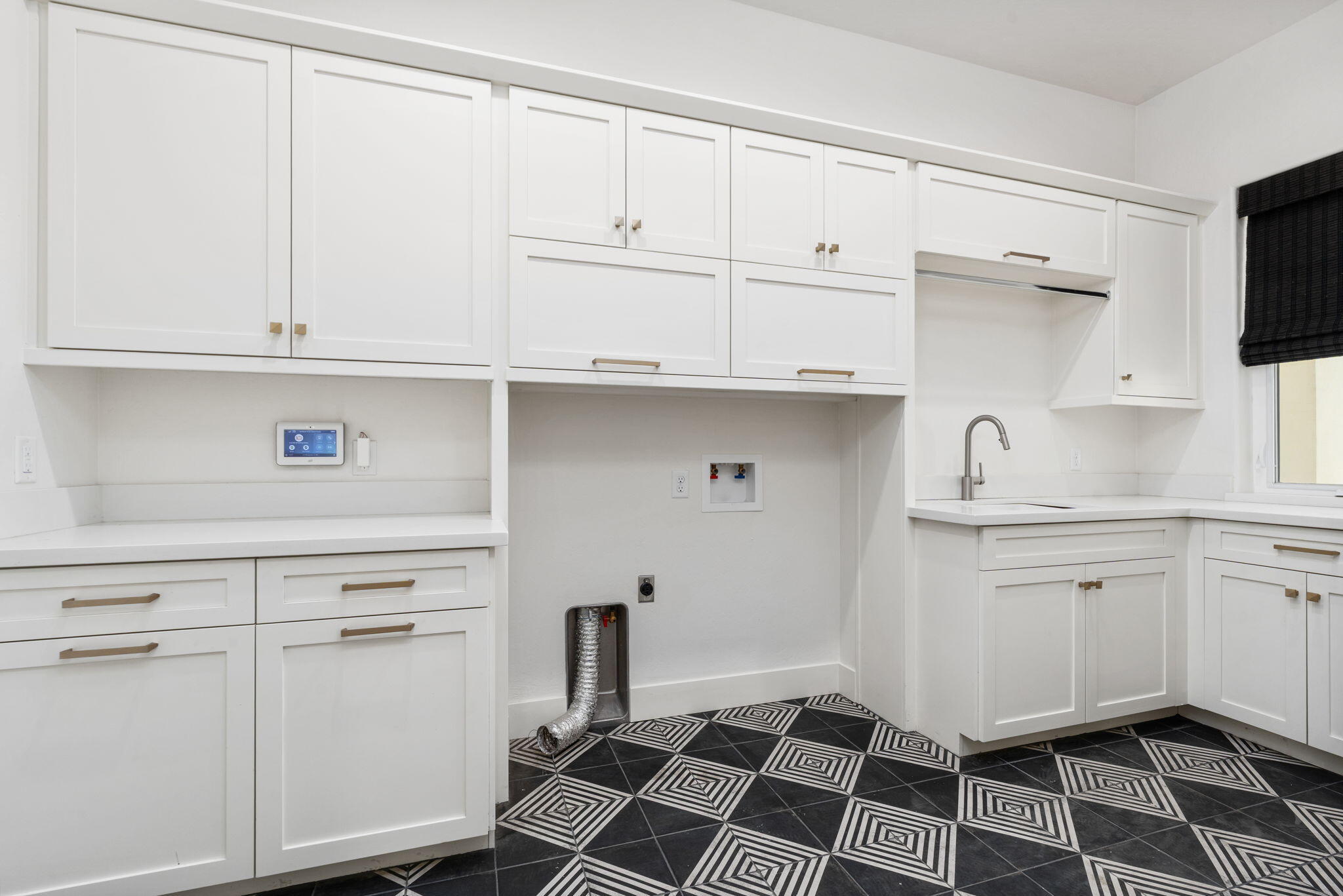 2222 Diamante Dr, Tulare, CA 93274