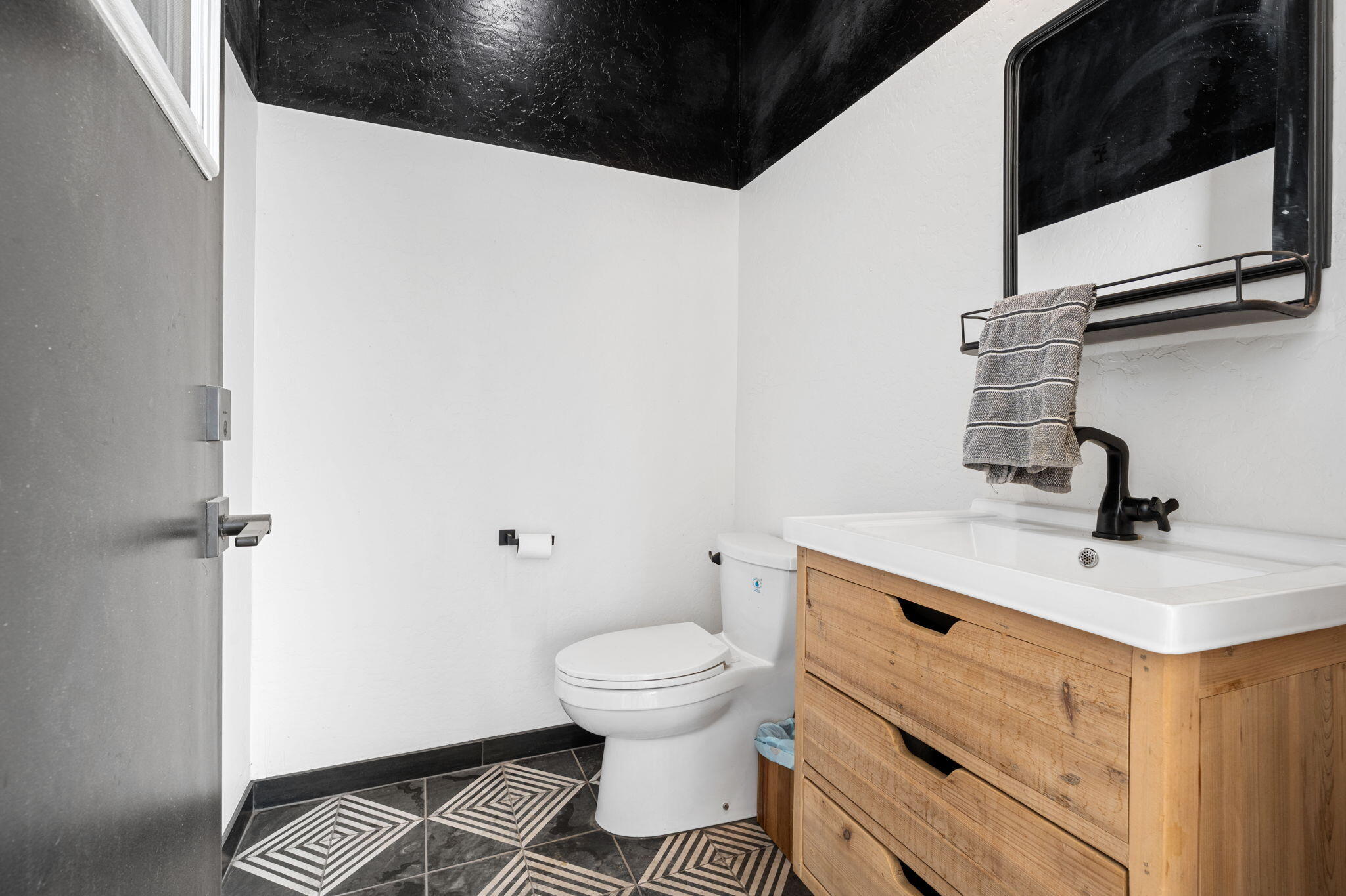 2222 Diamante Dr, Tulare, CA 93274