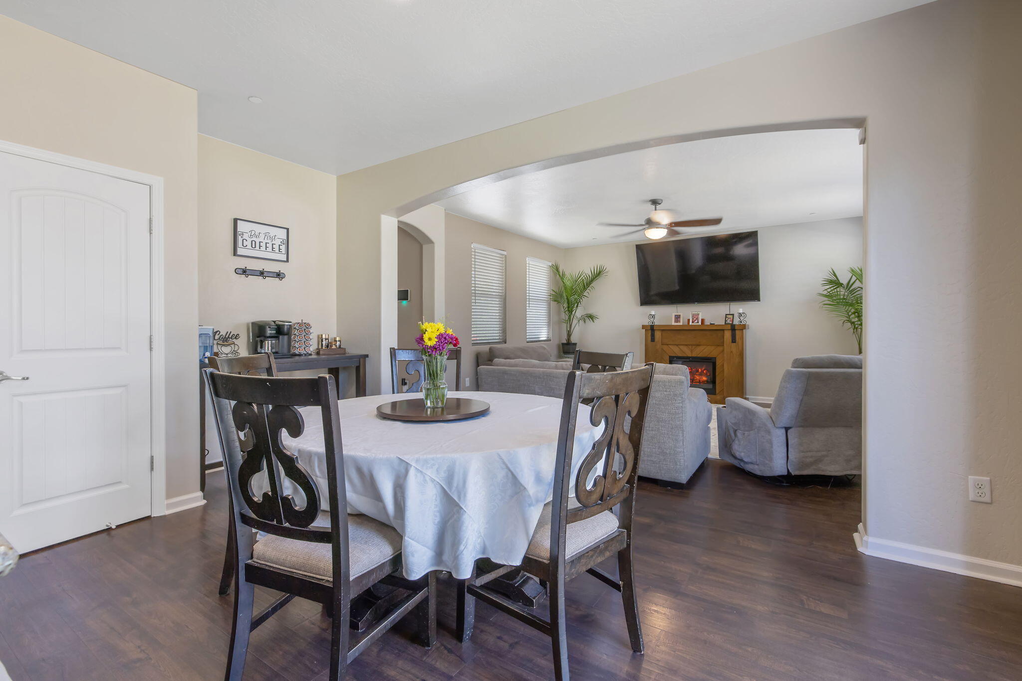 6428 W Oriole Ave, Visalia, CA 93291