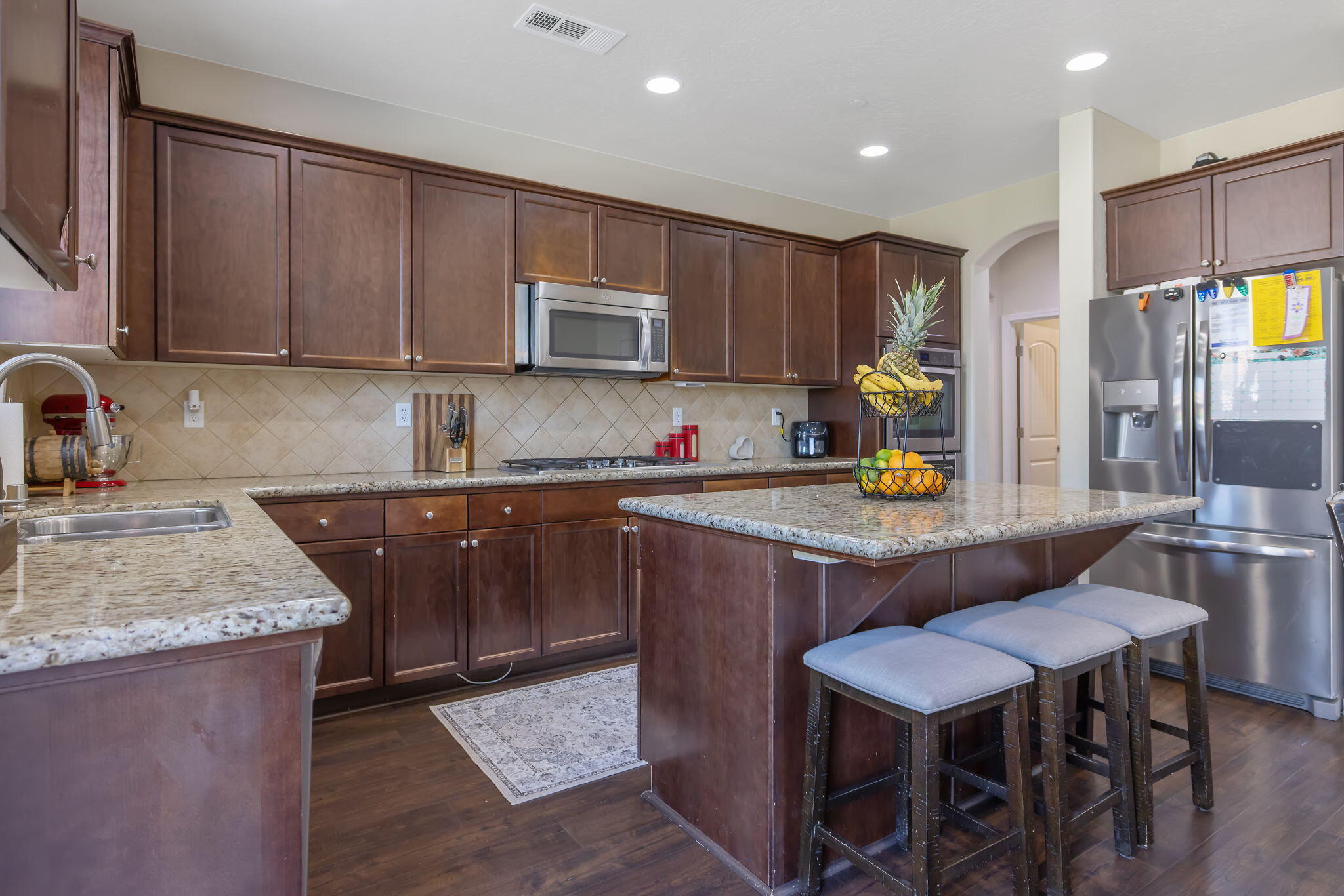 6428 W Oriole Ave, Visalia, CA 93291