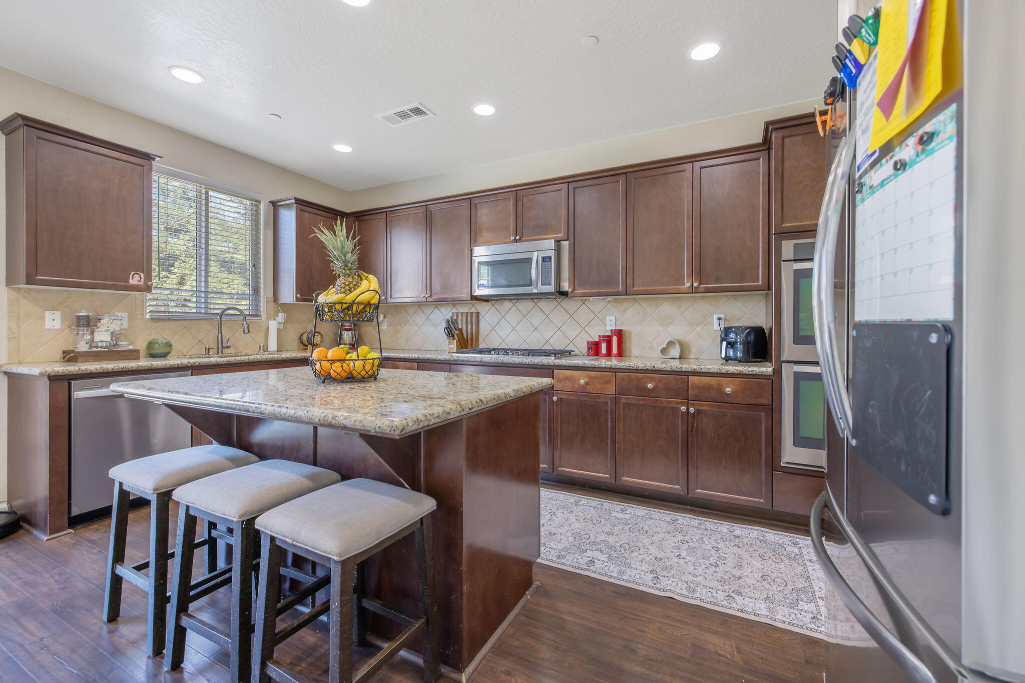 6428 W Oriole Ave, Visalia, CA 93291