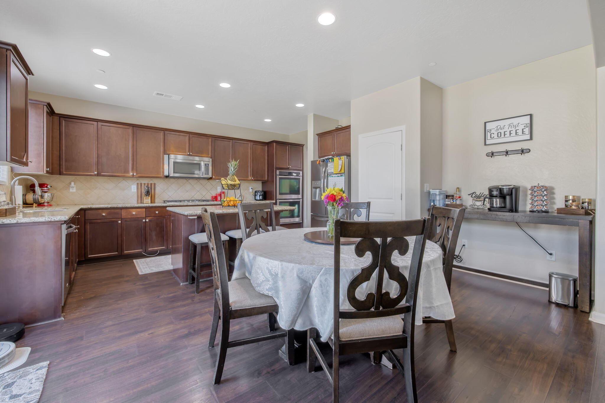 6428 W Oriole Ave, Visalia, CA 93291