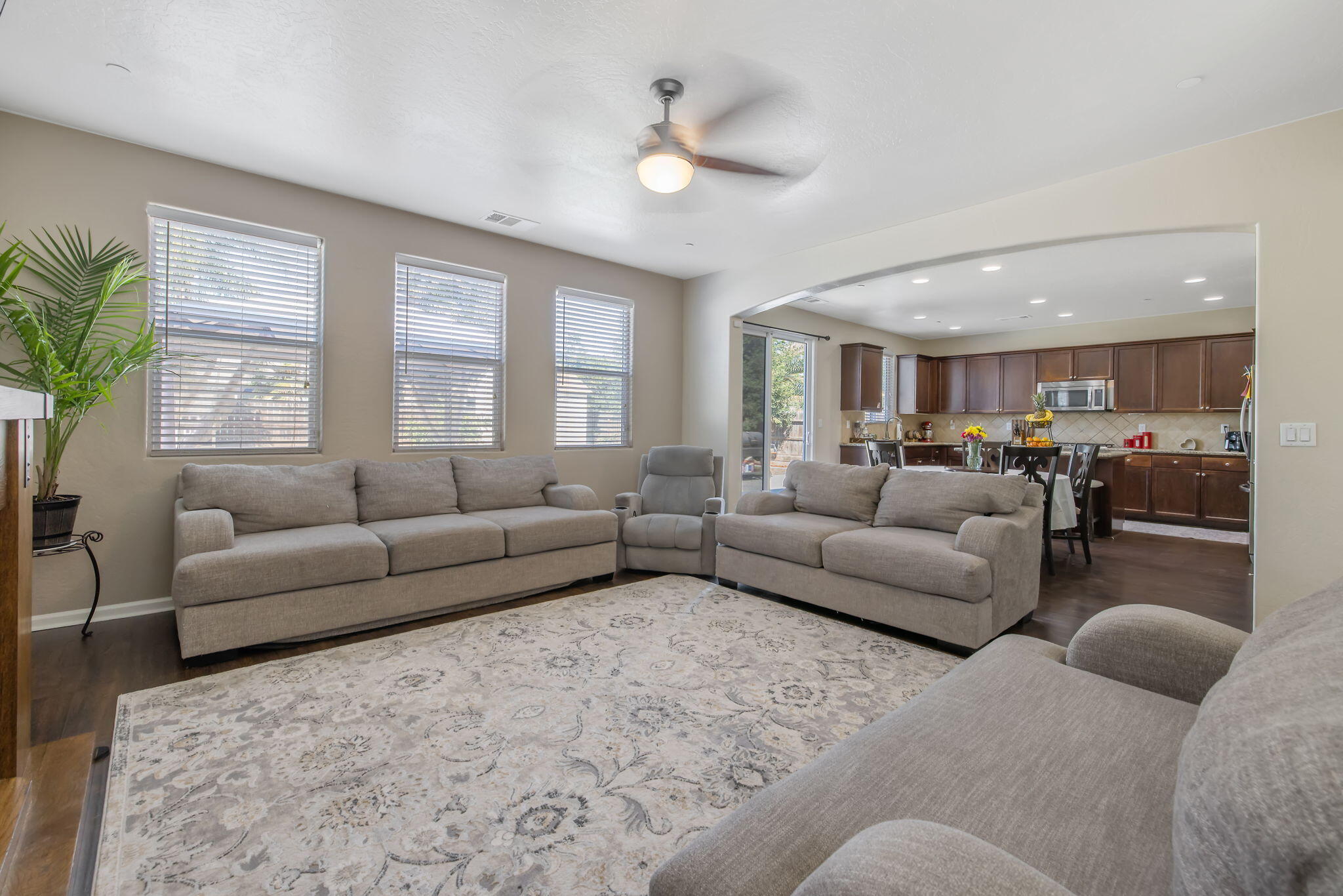 6428 W Oriole Ave, Visalia, CA 93291