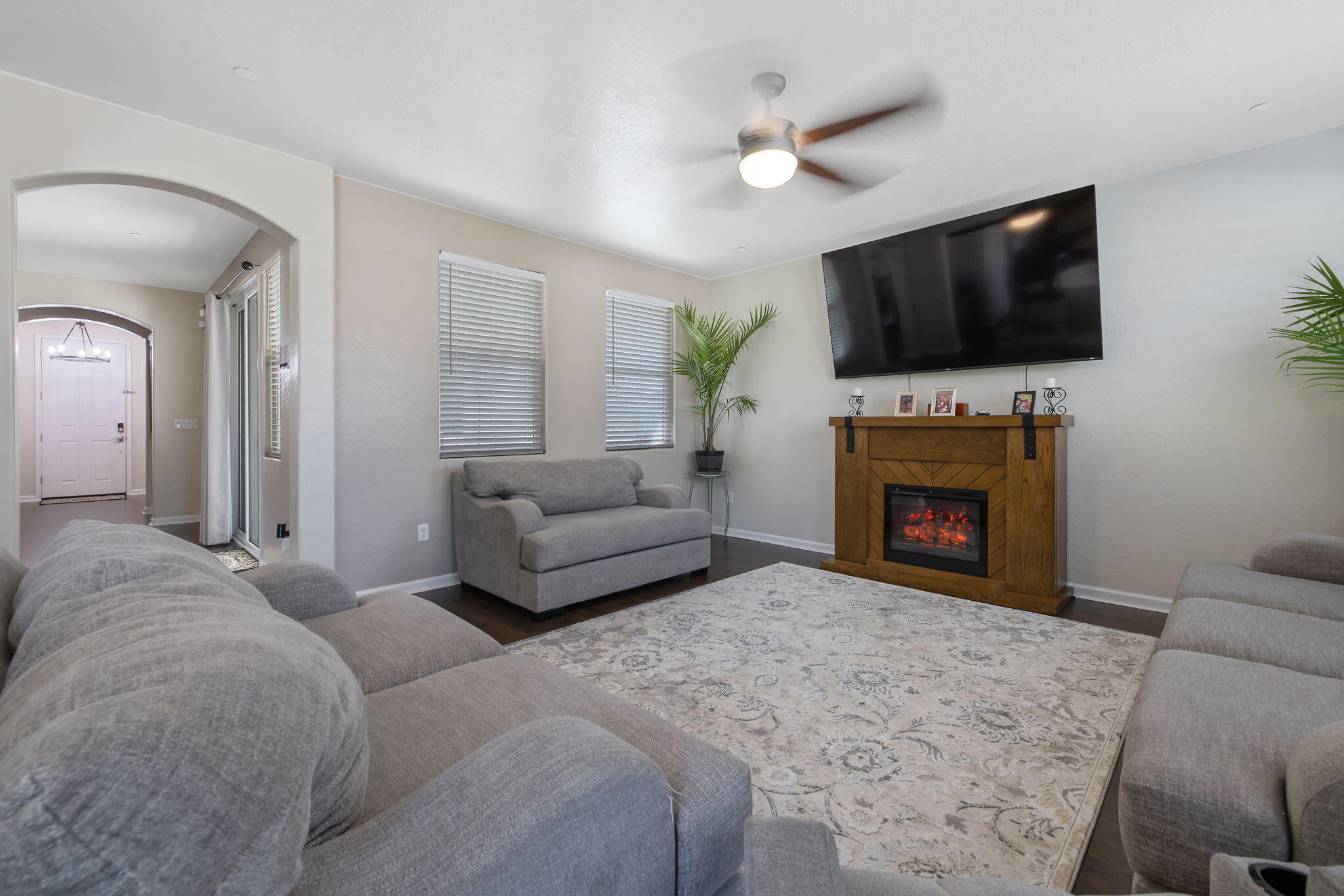 6428 W Oriole Ave, Visalia, CA 93291