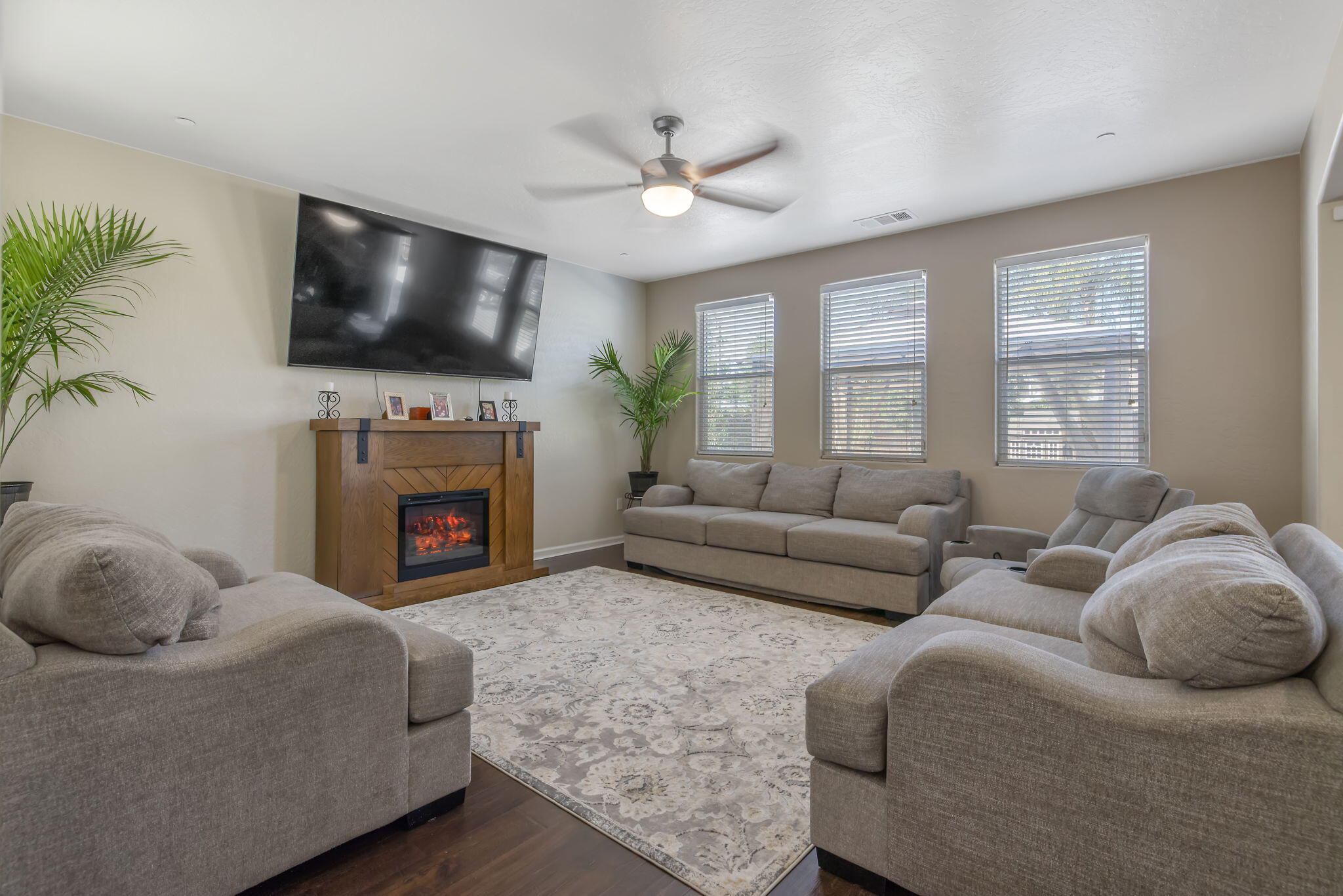 6428 W Oriole Ave, Visalia, CA 93291