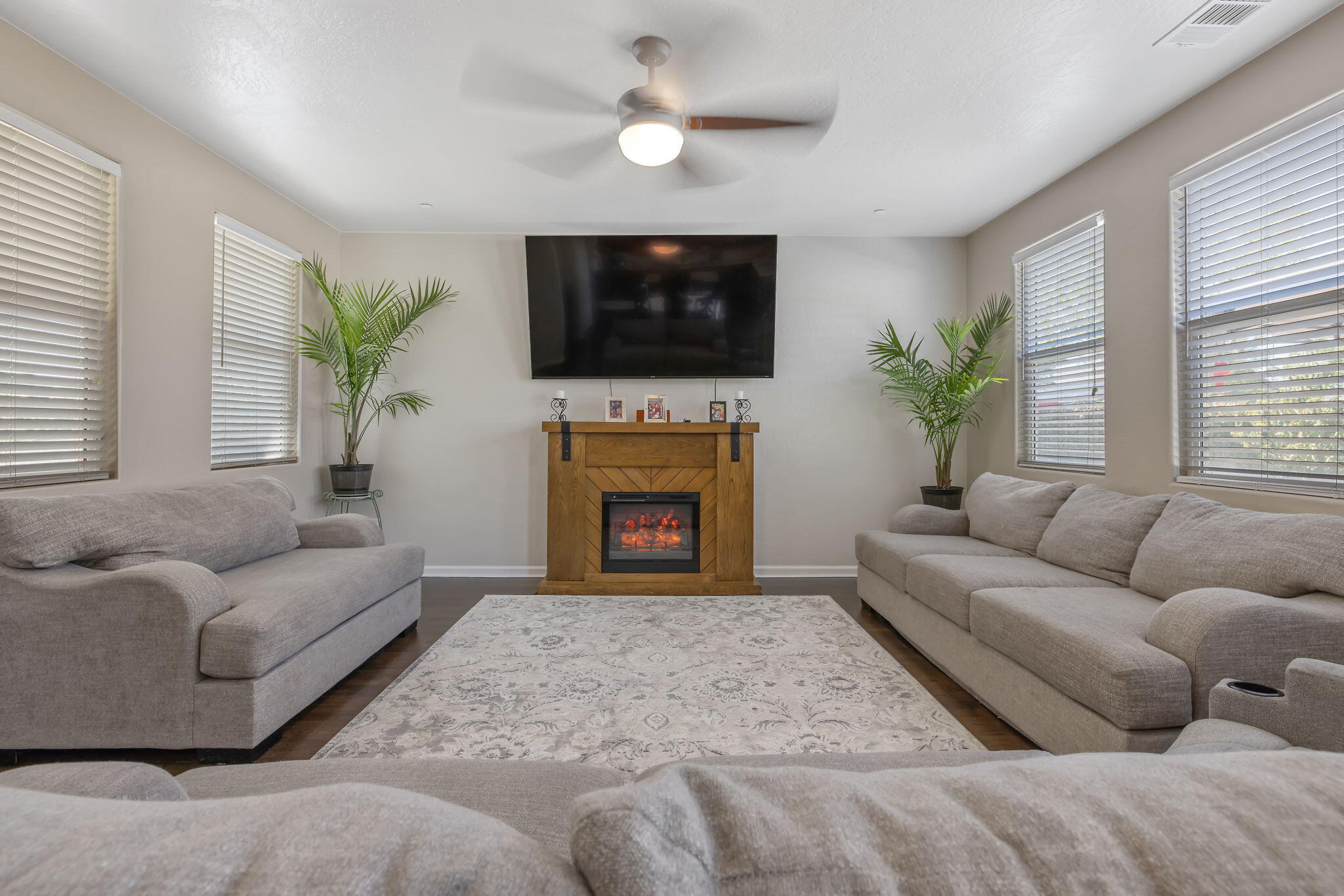 6428 W Oriole Ave, Visalia, CA 93291