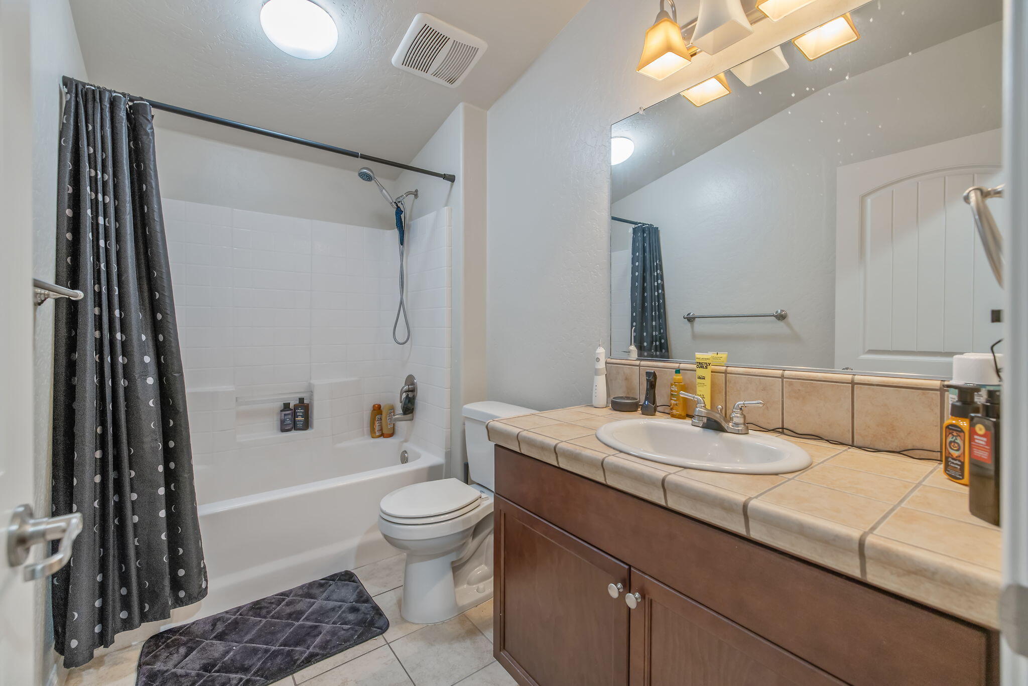 6428 W Oriole Ave, Visalia, CA 93291