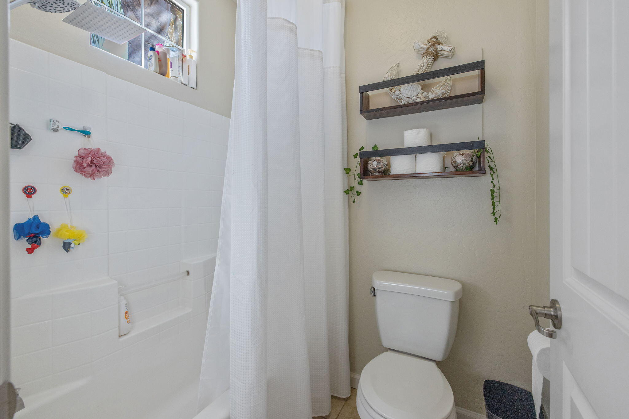 6428 W Oriole Ave, Visalia, CA 93291