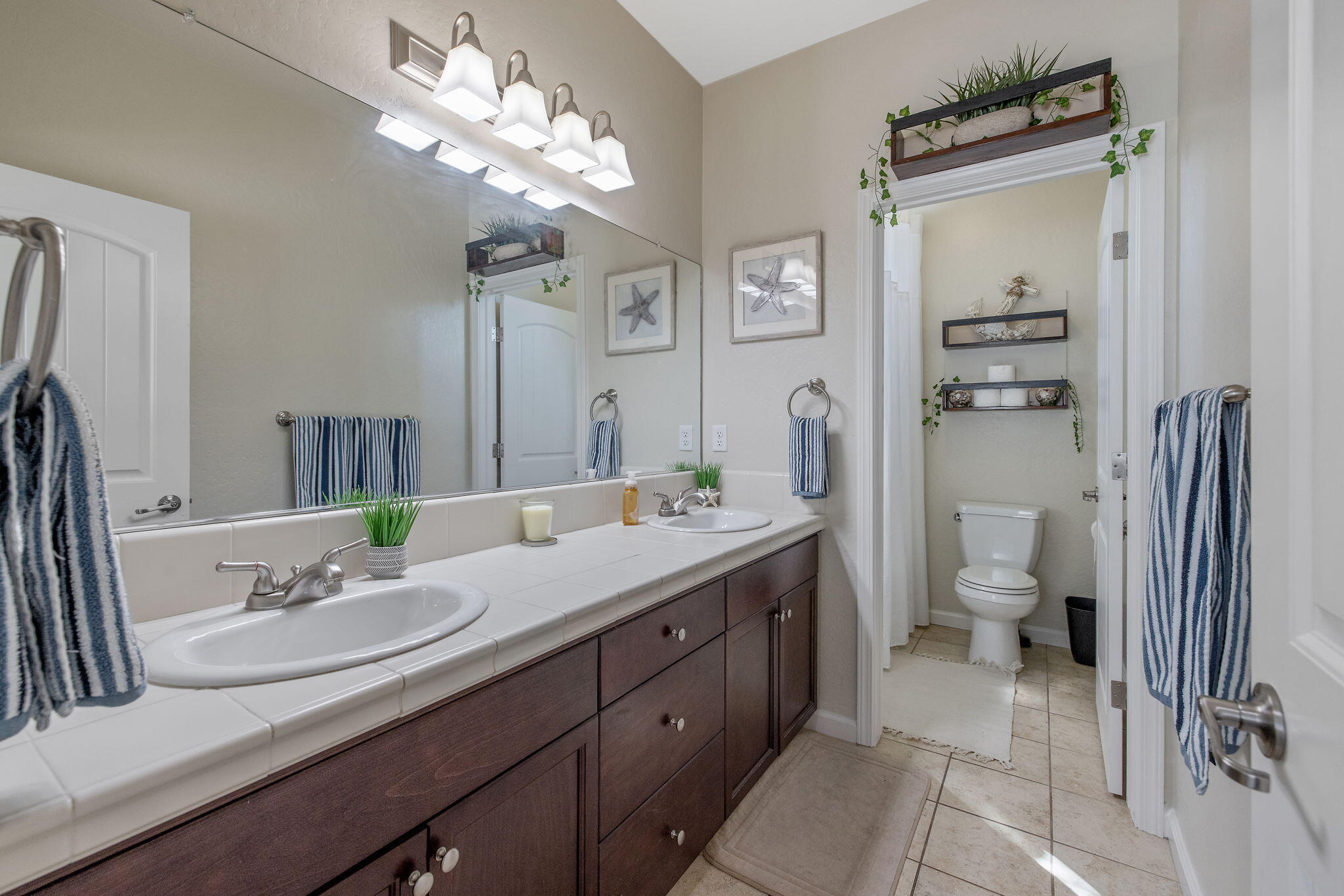 6428 W Oriole Ave, Visalia, CA 93291