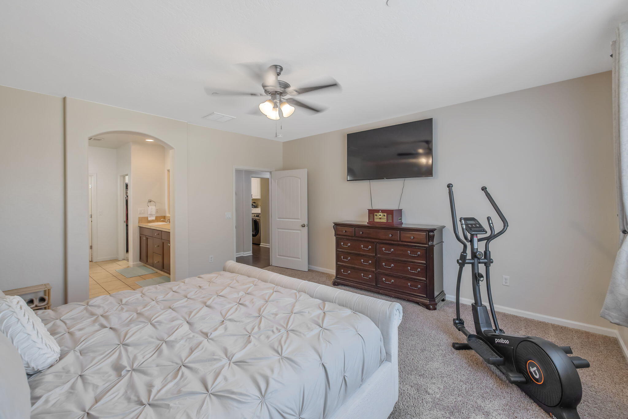 6428 W Oriole Ave, Visalia, CA 93291