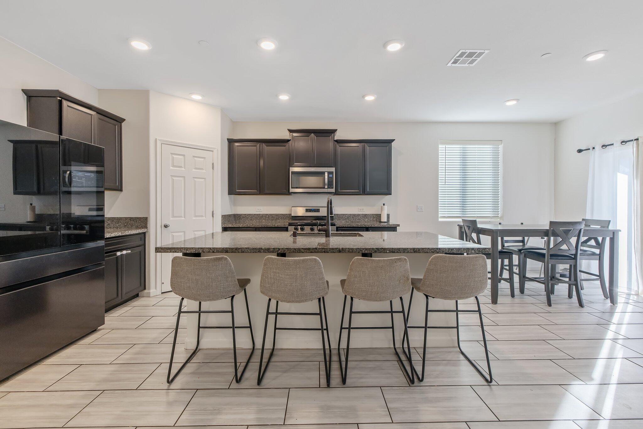 3541 E Laura Ct, Visalia, CA 93292