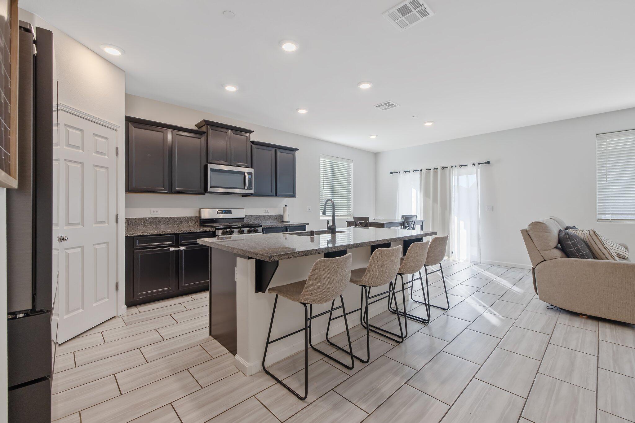 3541 E Laura Ct, Visalia, CA 93292