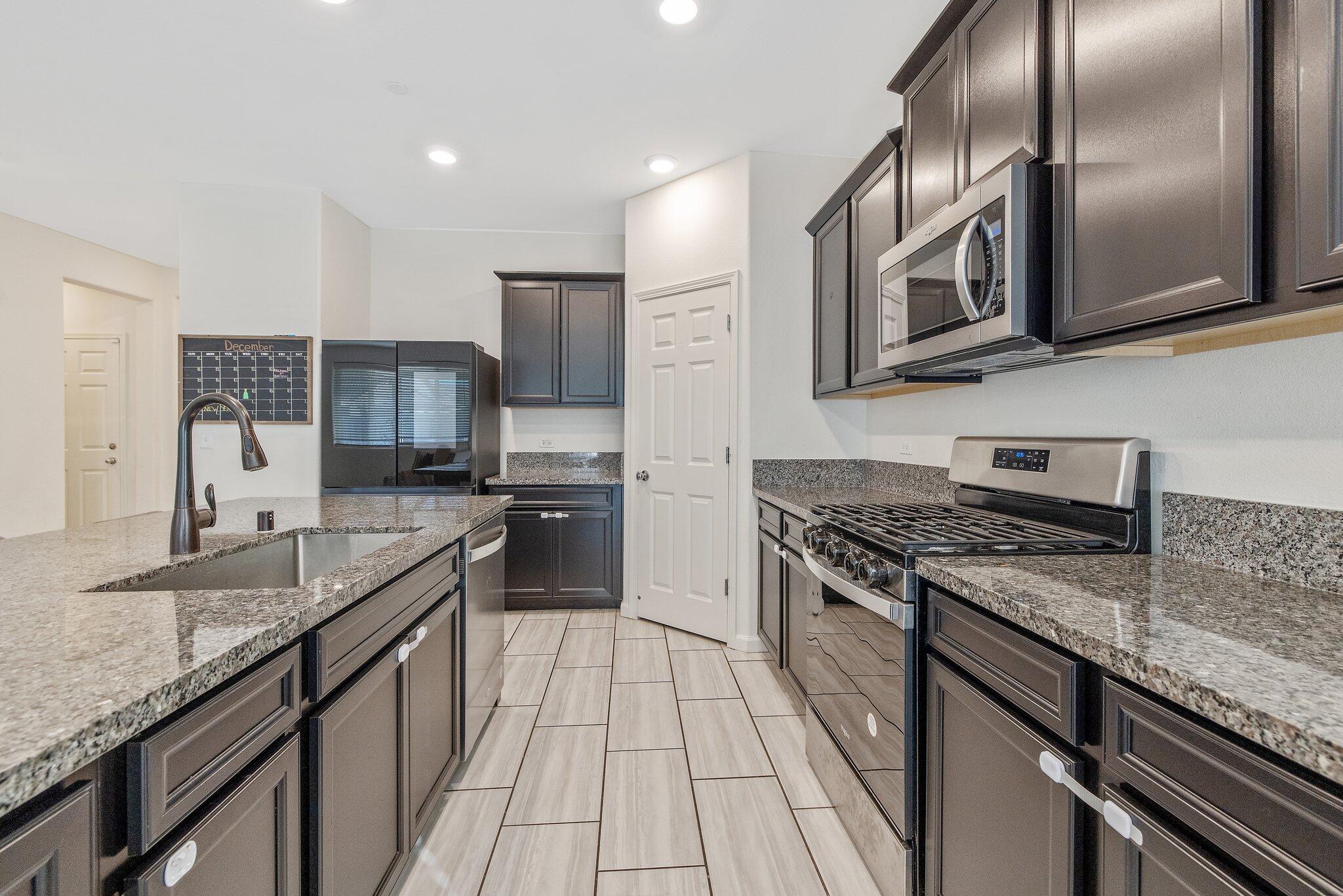 3541 E Laura Ct, Visalia, CA 93292