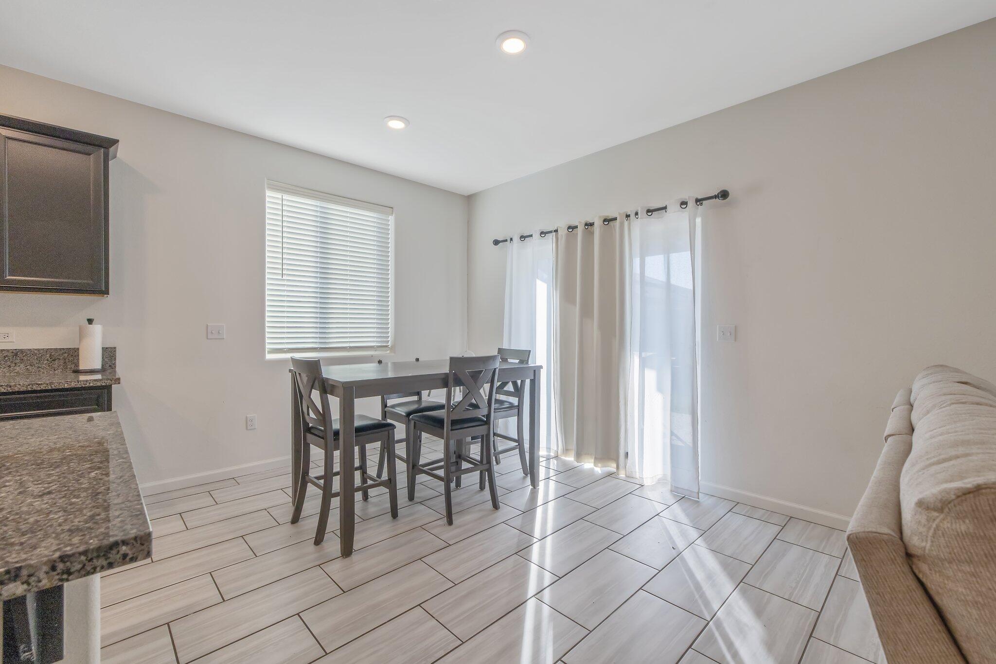 3541 E Laura Ct, Visalia, CA 93292