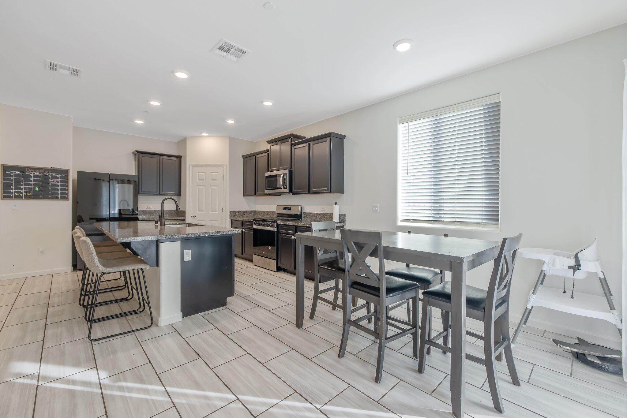 3541 E Laura Ct, Visalia, CA 93292