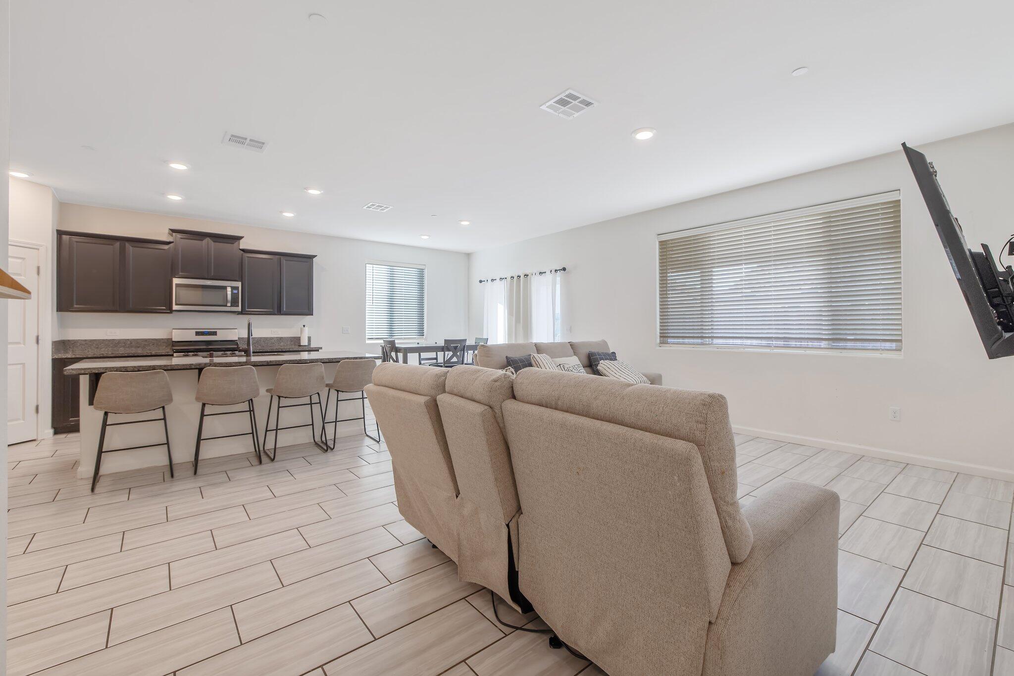 3541 E Laura Ct, Visalia, CA 93292