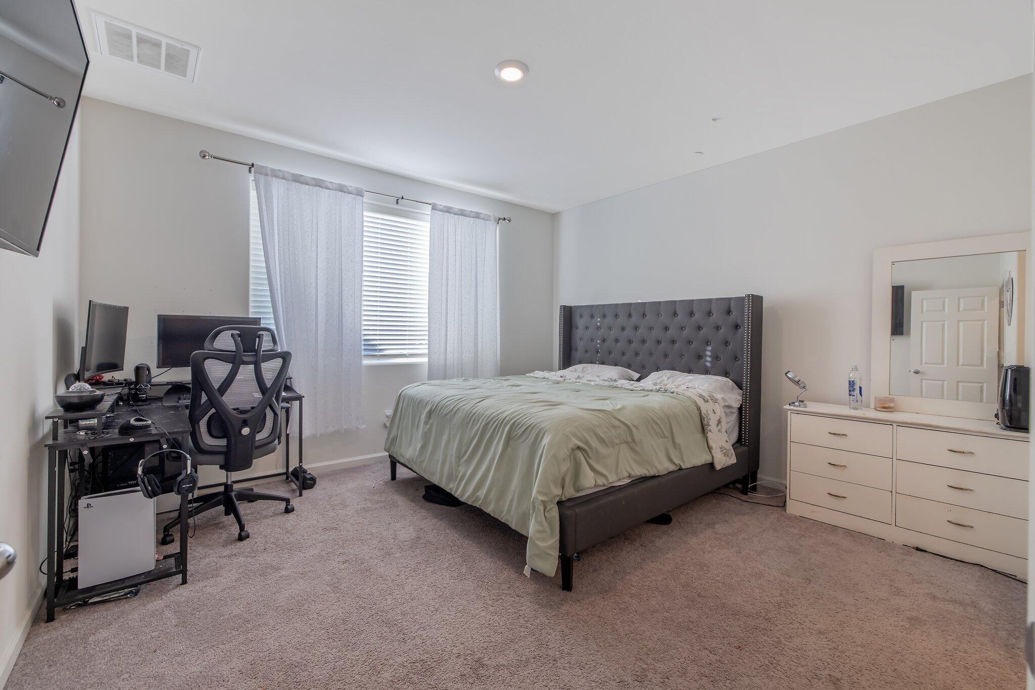 3541 E Laura Ct, Visalia, CA 93292