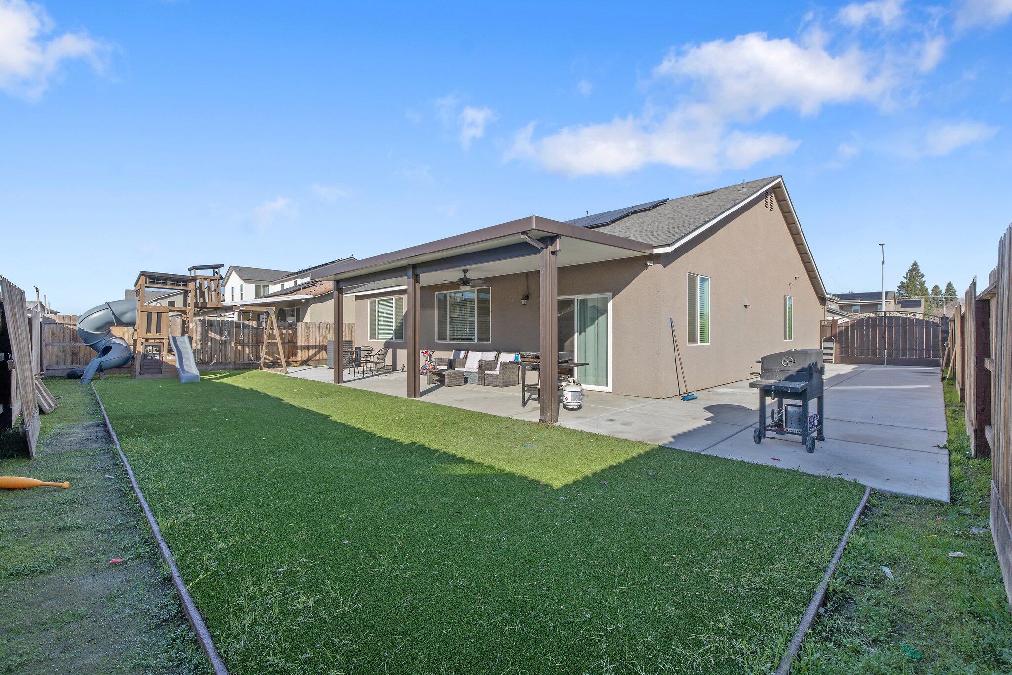 3541 E Laura Ct, Visalia, CA 93292