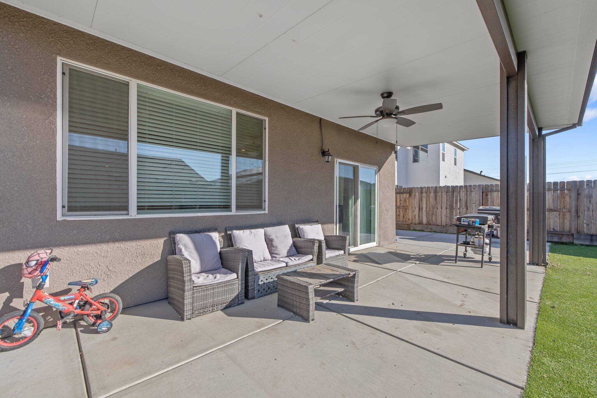 3541 E Laura Ct, Visalia, CA 93292