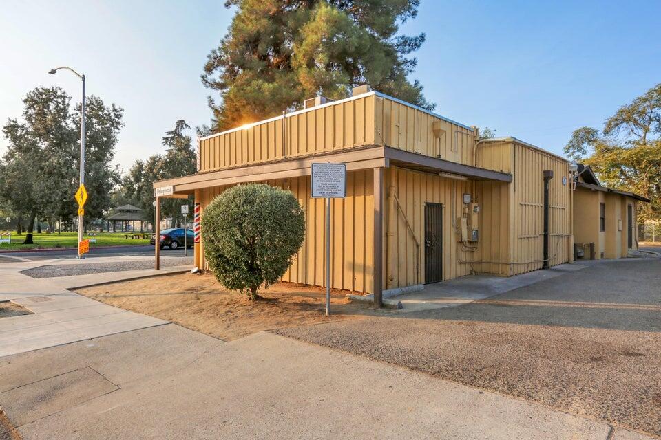 919 N Court St, Visalia, CA 93291