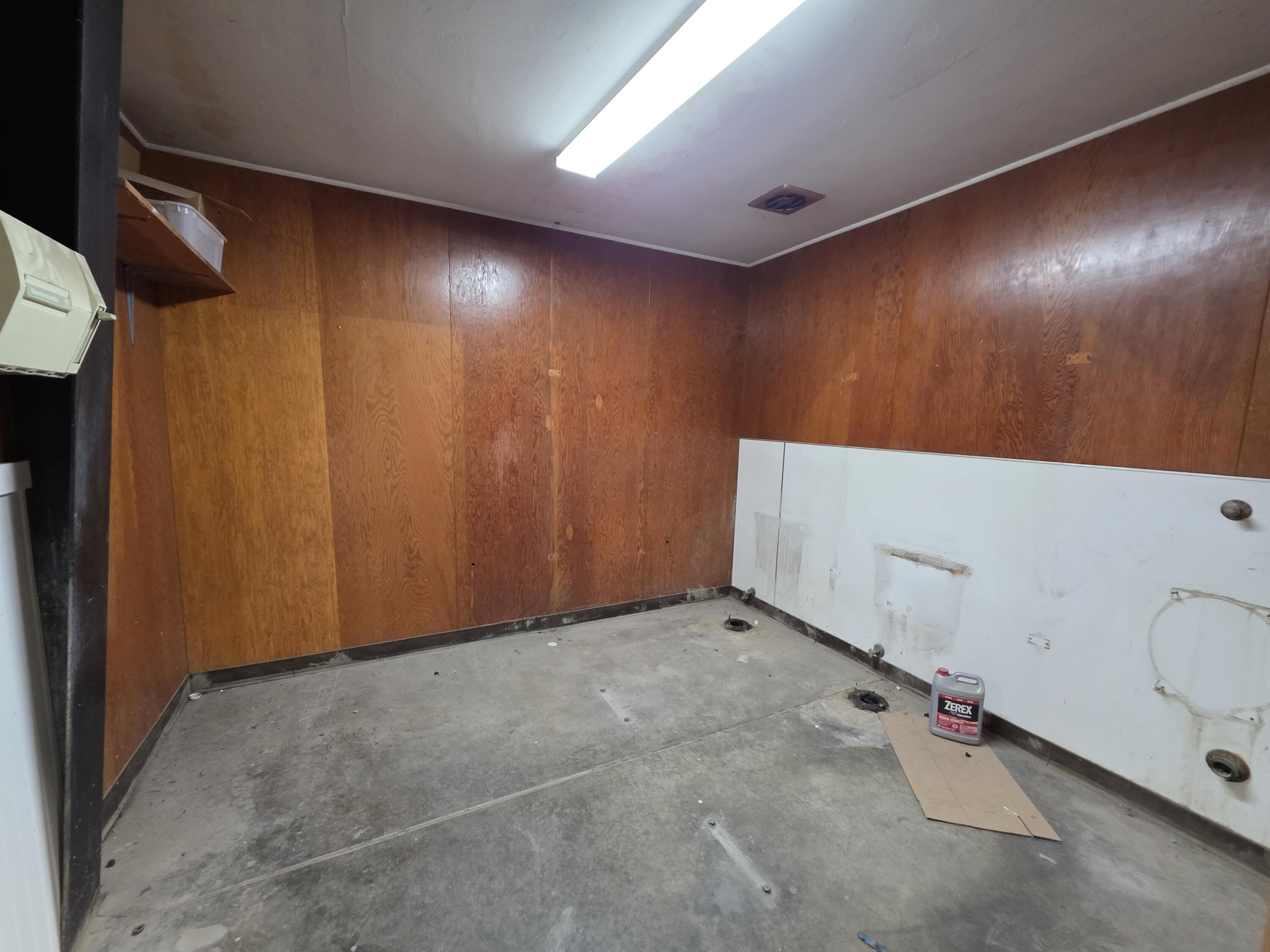 727 E Center Ave, Visalia, CA 93292